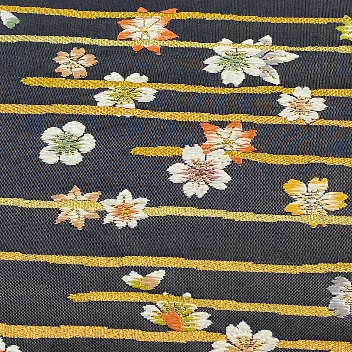 袋帯 秀品 祥園 落款 克絲綴 桜 縞 刺繍 箔 墨色 お太鼓柄 正絹 【中古