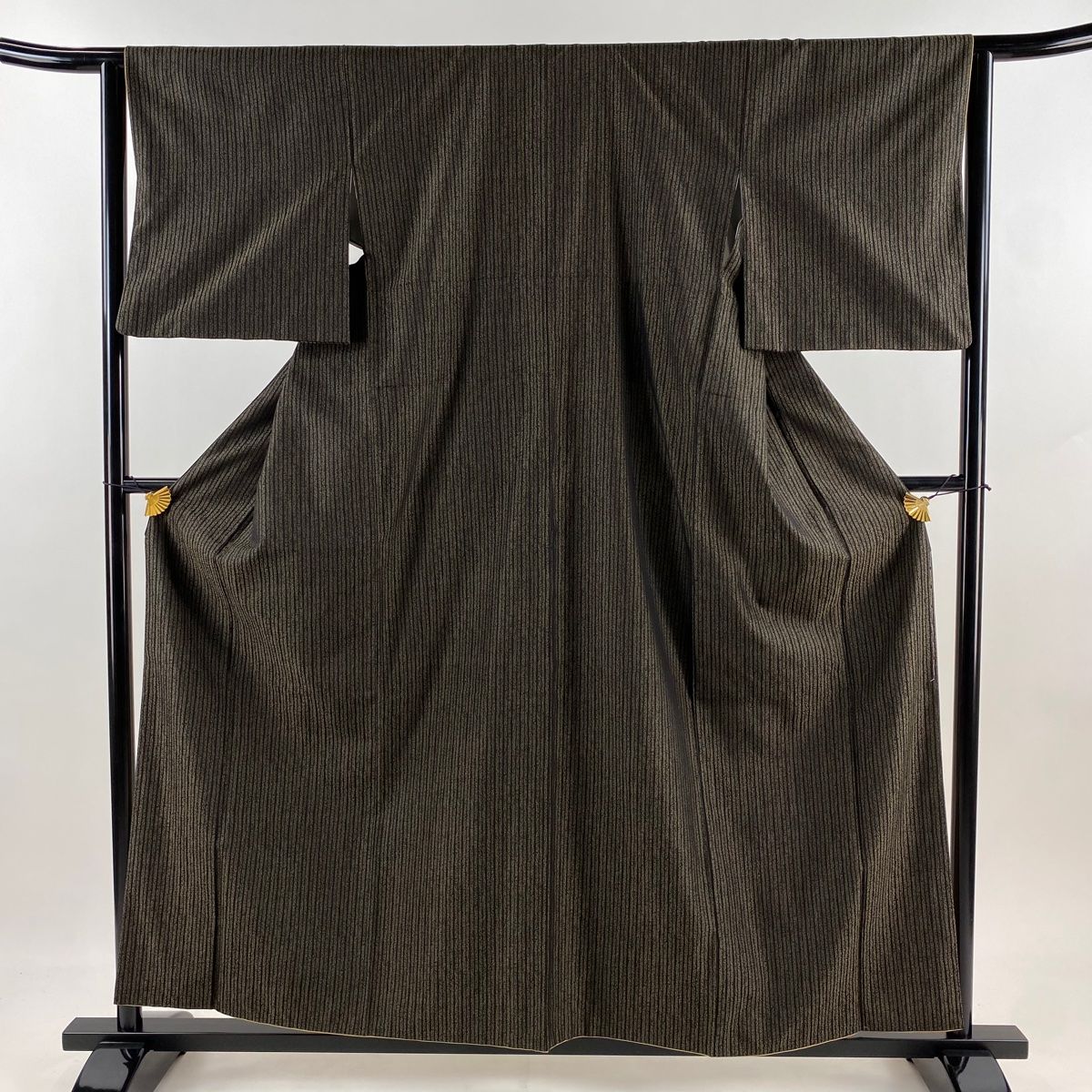 紬 身丈158.5cm 裄丈63cm S 袷 縞 黒 正絹 秀品