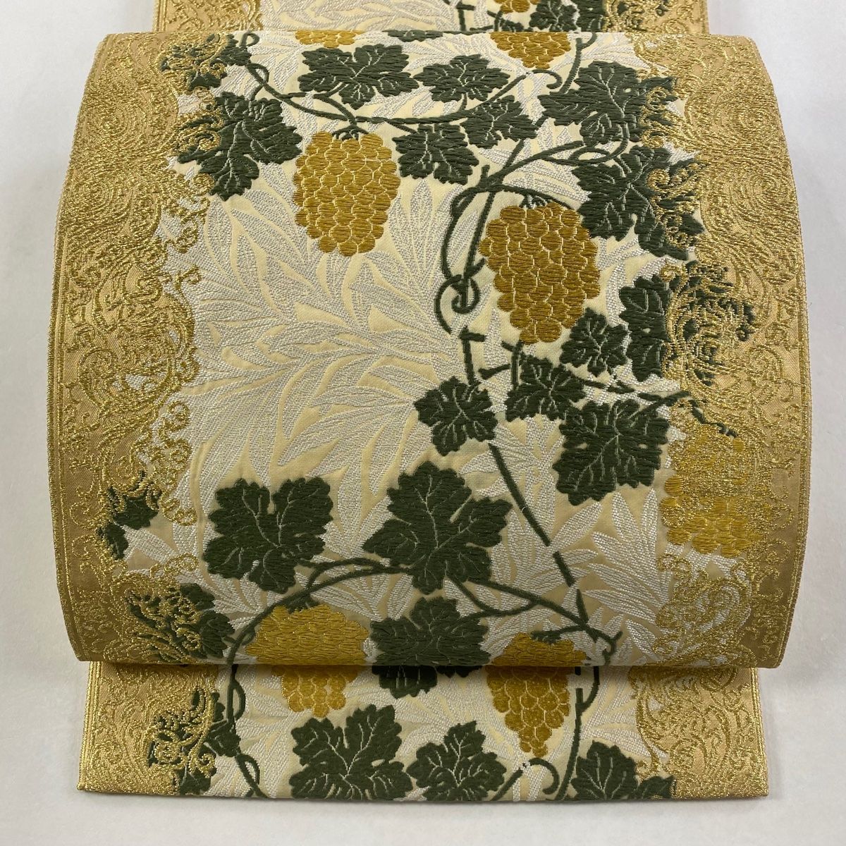 袋帯 落款 山口弘躬 葡萄唐草文 金糸 刺繍 ベージュ 六通 正絹