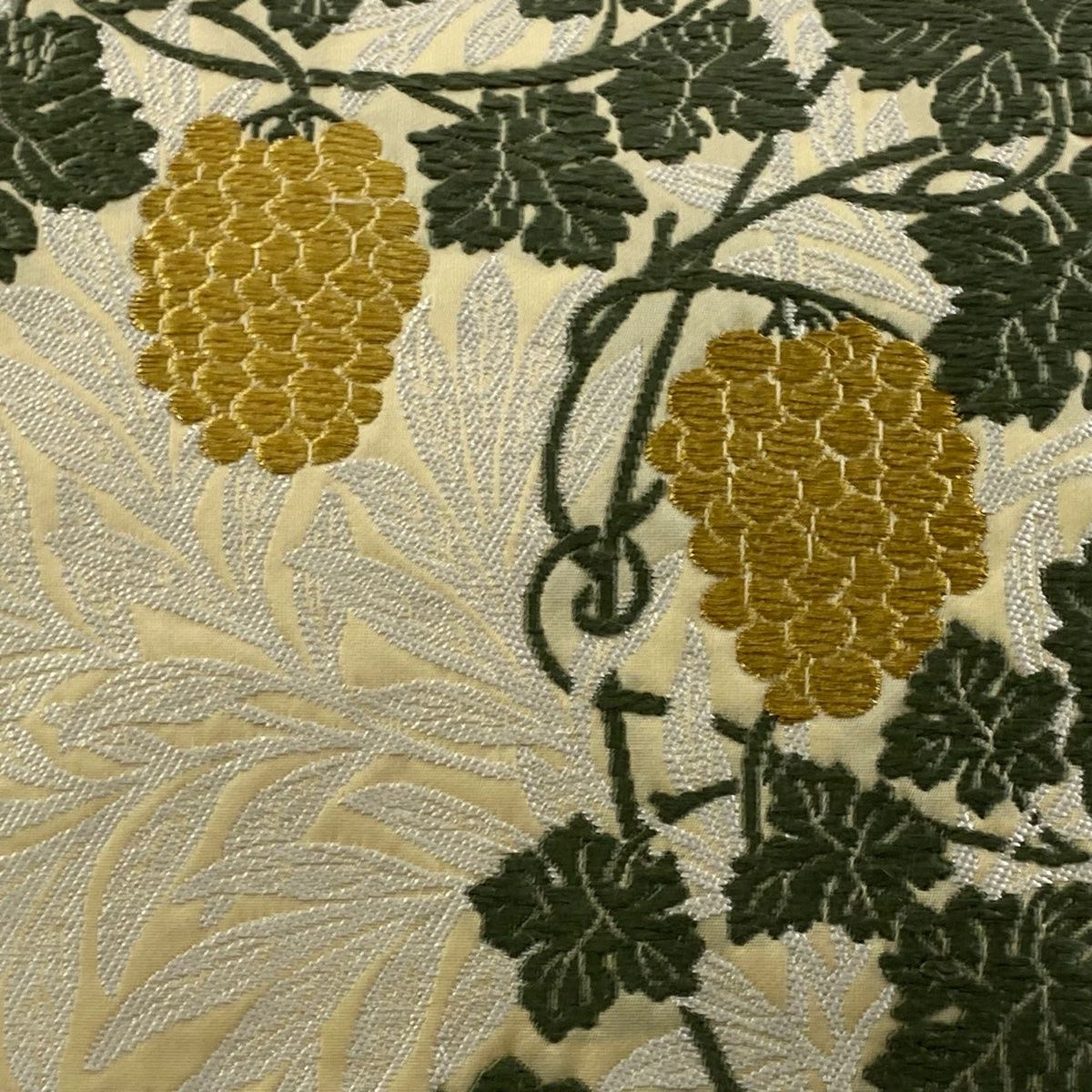 袋帯 落款 山口弘躬 葡萄唐草文 金糸 刺繍 ベージュ 六通 正絹