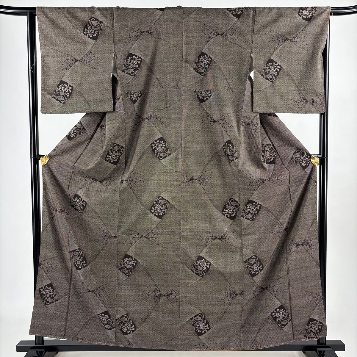 紬 身丈160cm 裄丈65.5cm M 袷 草花 幾何学 焦茶色 正絹 秀品