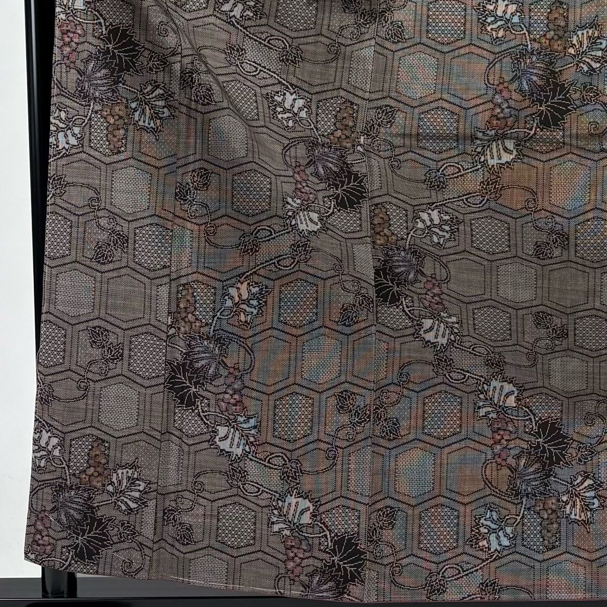 紬 身丈161.5cm 裄丈62.5cm S 袷 葡萄 亀甲 焦茶色 正絹 秀品