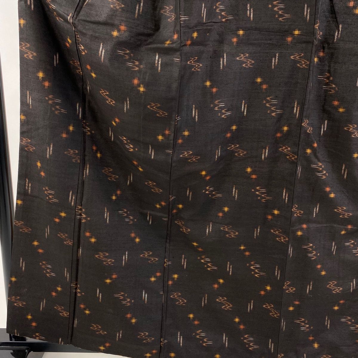 紬 身丈160.5cm 裄丈63.5cm S 袷 本場久米島紬 流水 幾何学模様 焦茶色 正絹