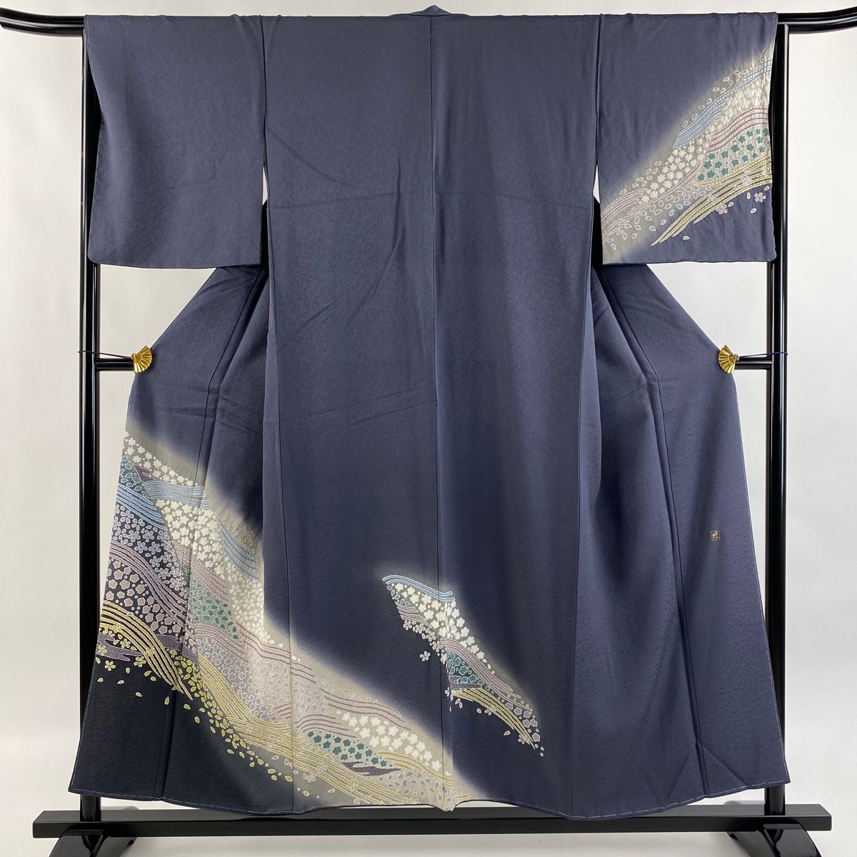 付下げ 身丈152.5cm 裄丈66cm M 袷 落款 桜 波 刺繍 絞り 青灰色 正絹