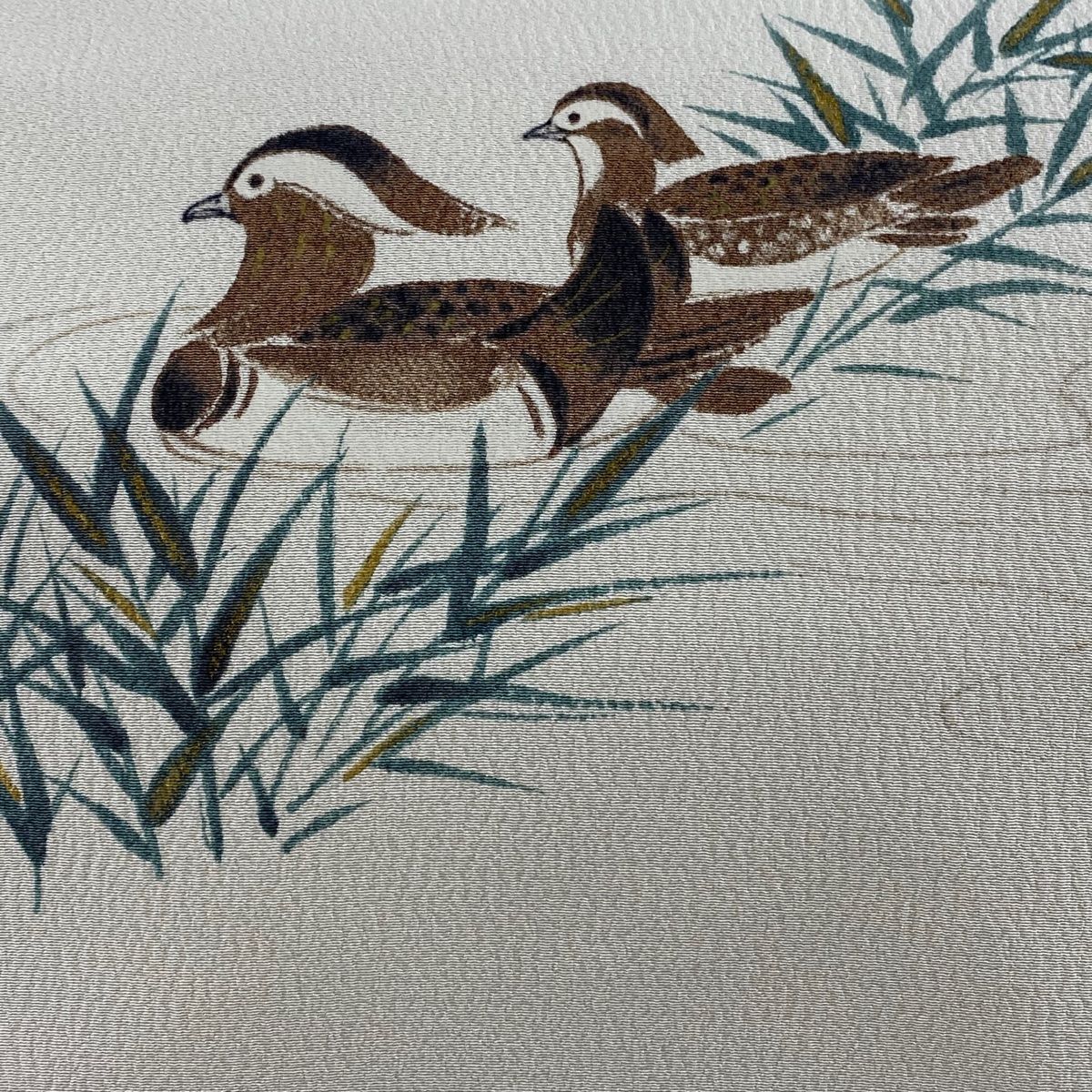 名古屋帯 落款 山科春宣 鴛鴦 流水 金彩 灰色 正絹