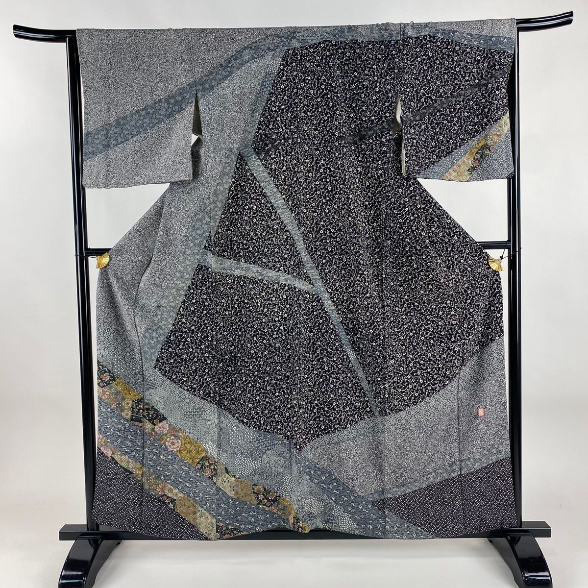 訪問着 身丈159cm 裄丈66cm M 袷 やまと 落款 草花 立涌 黒灰 正絹