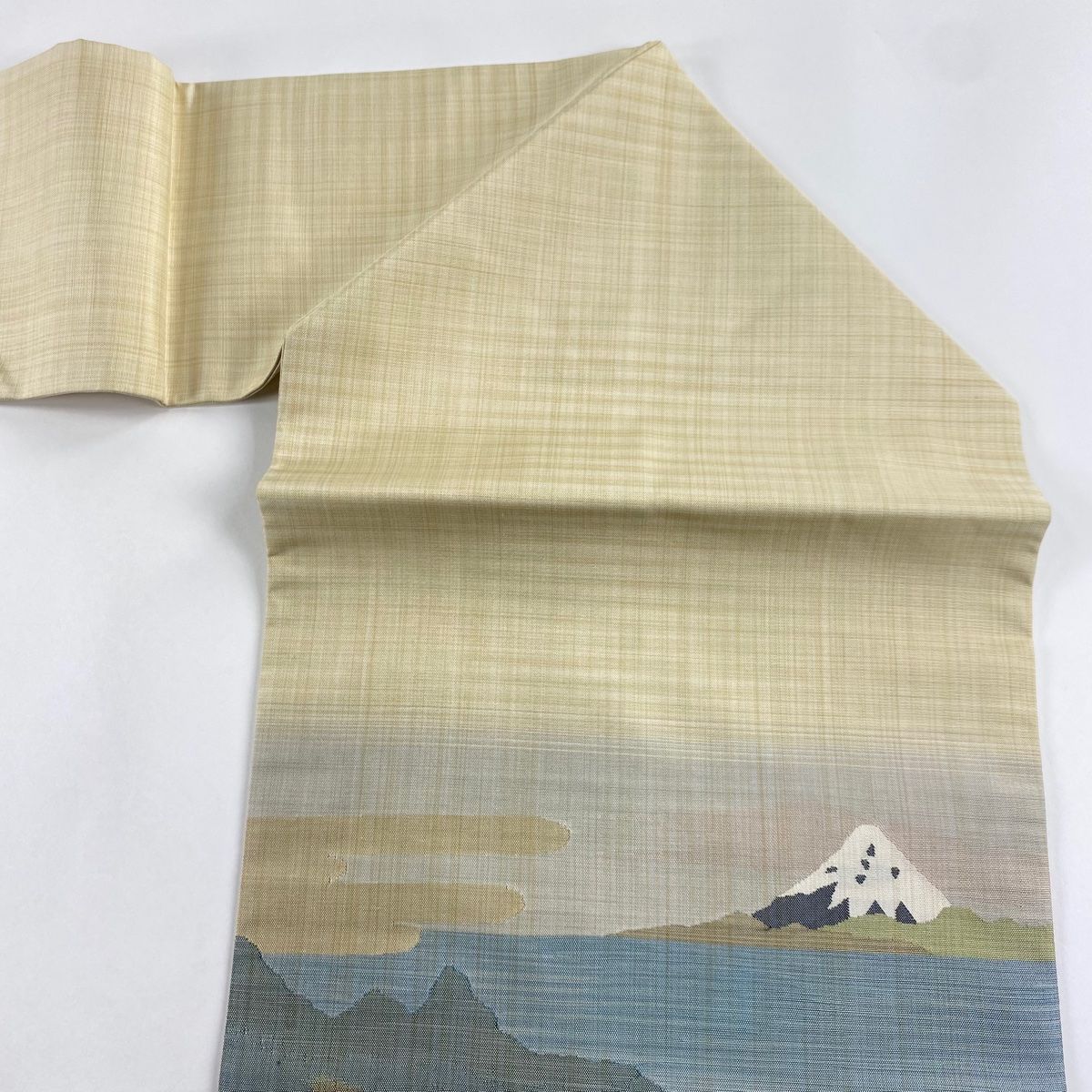 名古屋帯 秀品 家屋 樹木 ベージュ 正絹 中古 名古屋帯 秀品 八寸名古屋帯 トンネル仕立て 建物 樹木 金糸 ベージュ