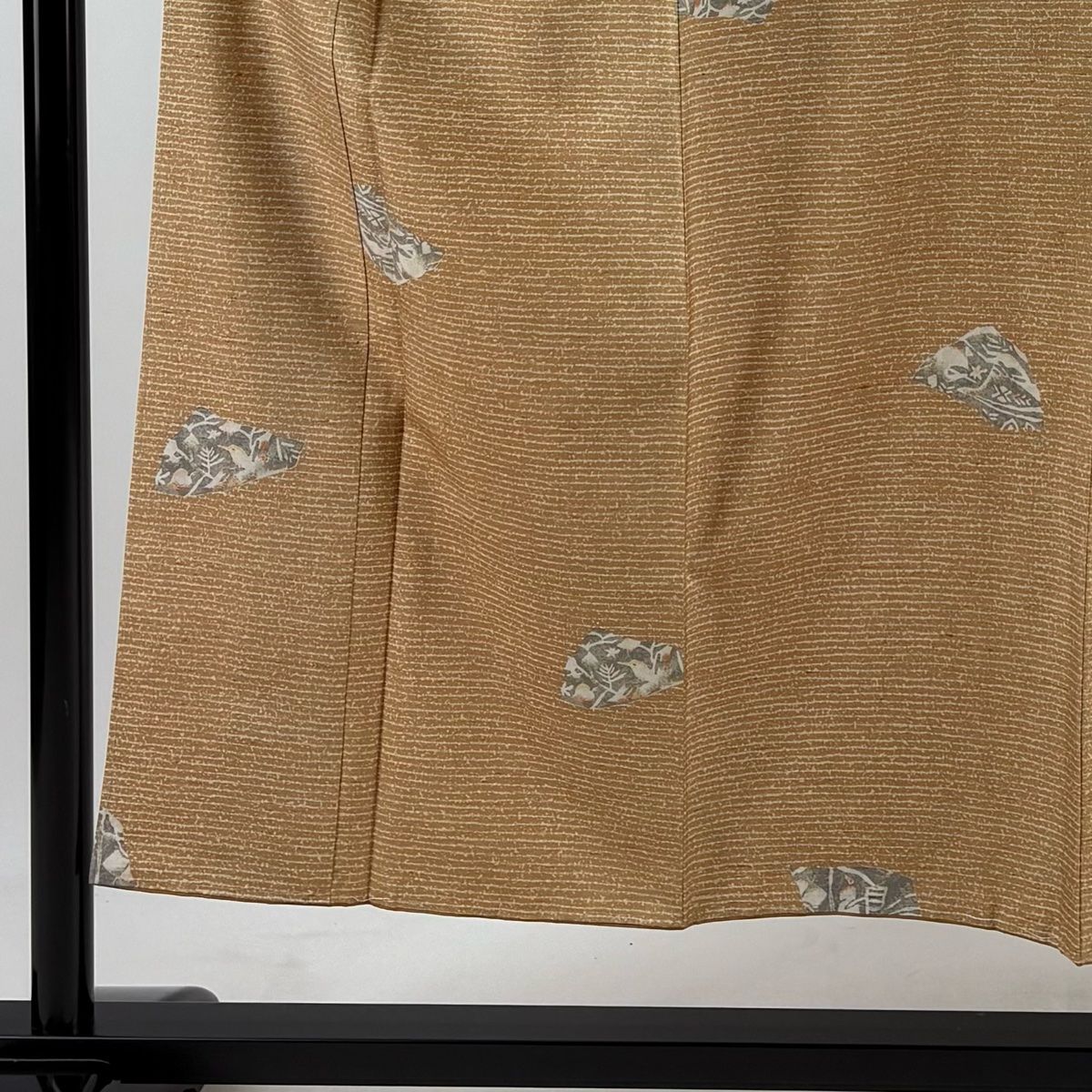小紋 身丈152cm 裄丈62cm S 袷 紬地 鳥 枝葉 薄茶色 正絹 秀品