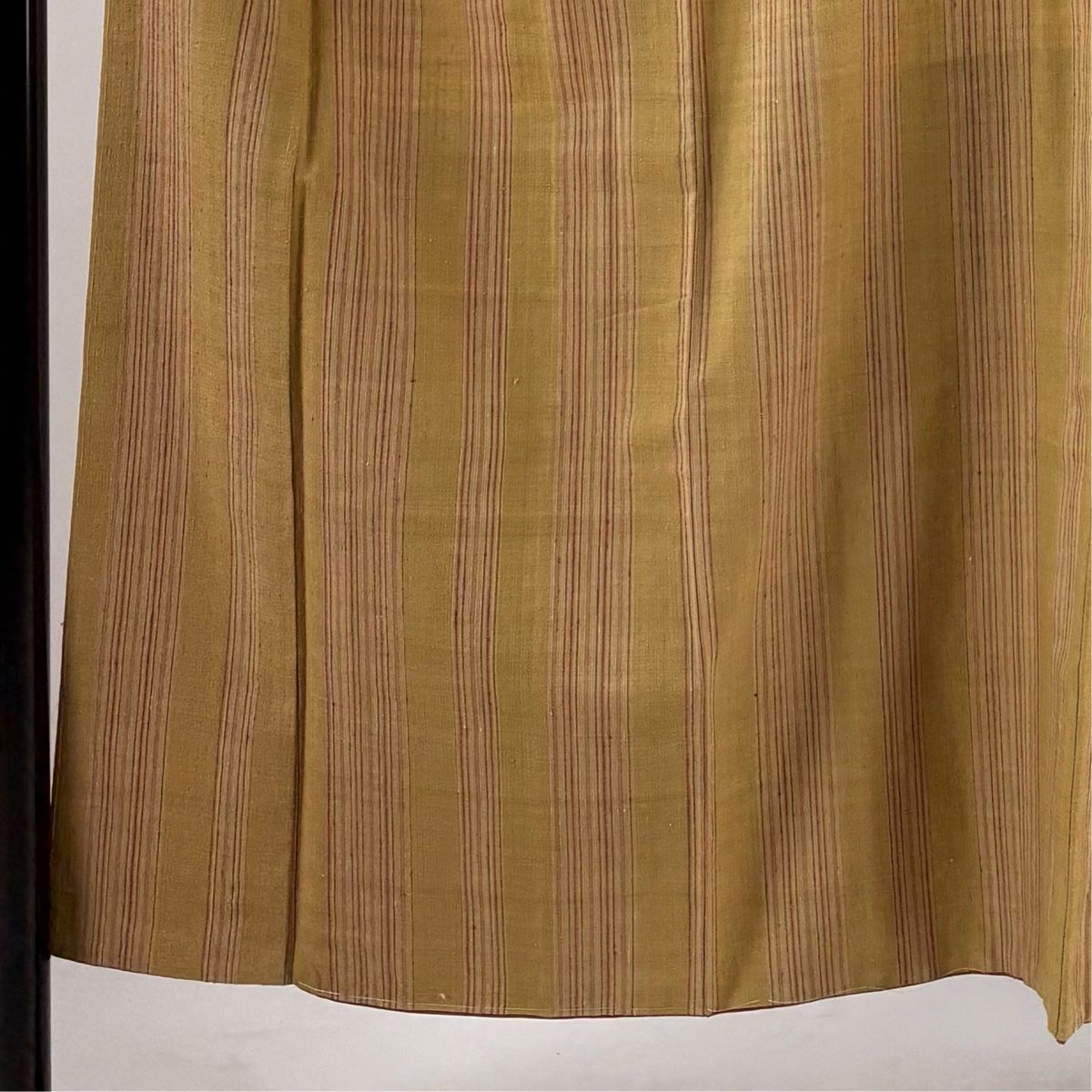 紬 身丈151cm 裄丈65cm M 袷 縦縞 薄黄土色 正絹 秀品