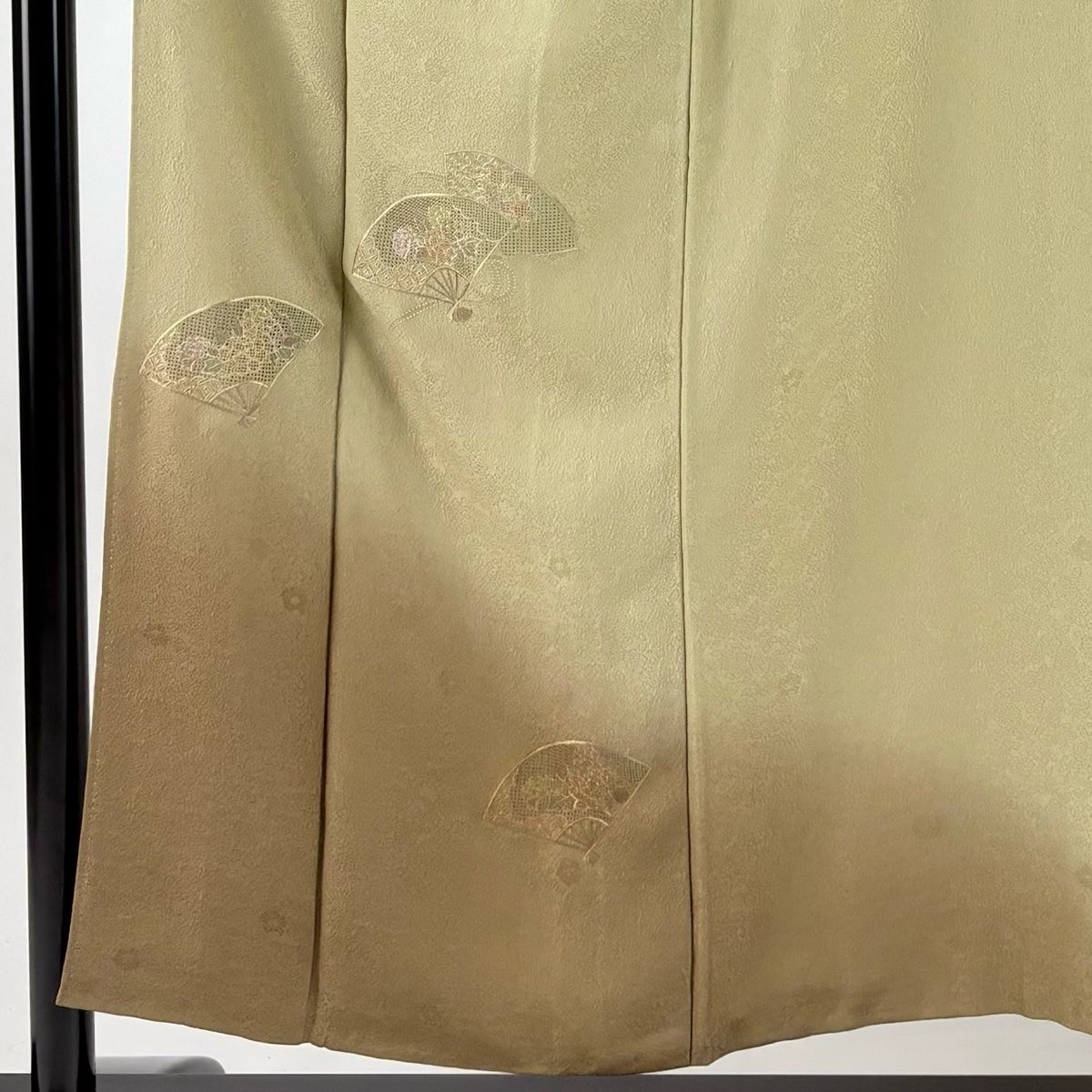 付下げ 身丈152cm 裄丈64.5cm M 袷 扇 牡丹 刺繍 ぼかし 黄土色 正絹 秀品