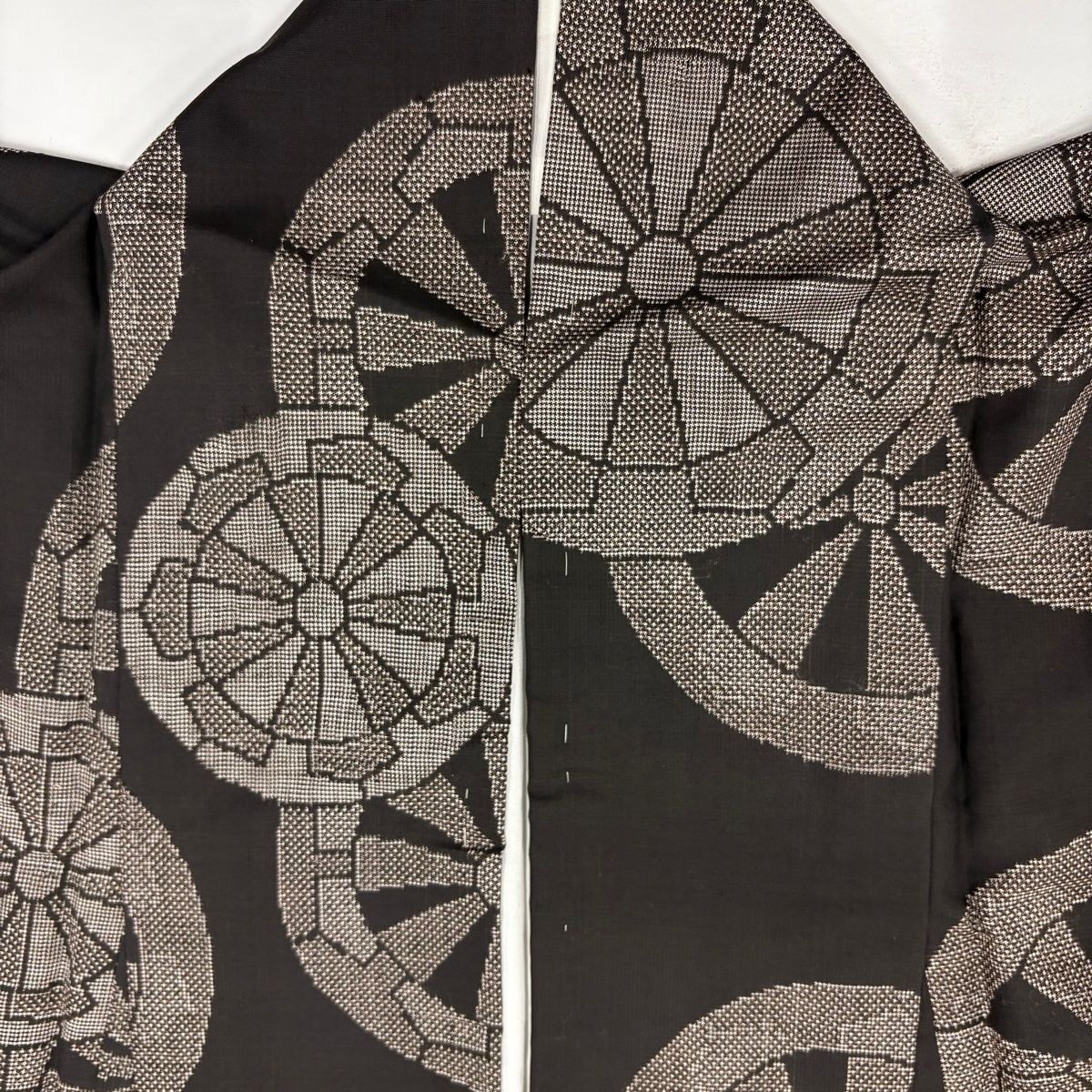 絶対にあなたの一番選択！ 紬 身丈166.5cm 裄丈65.5cm M 袷 源氏車 墨色 正絹 秀品