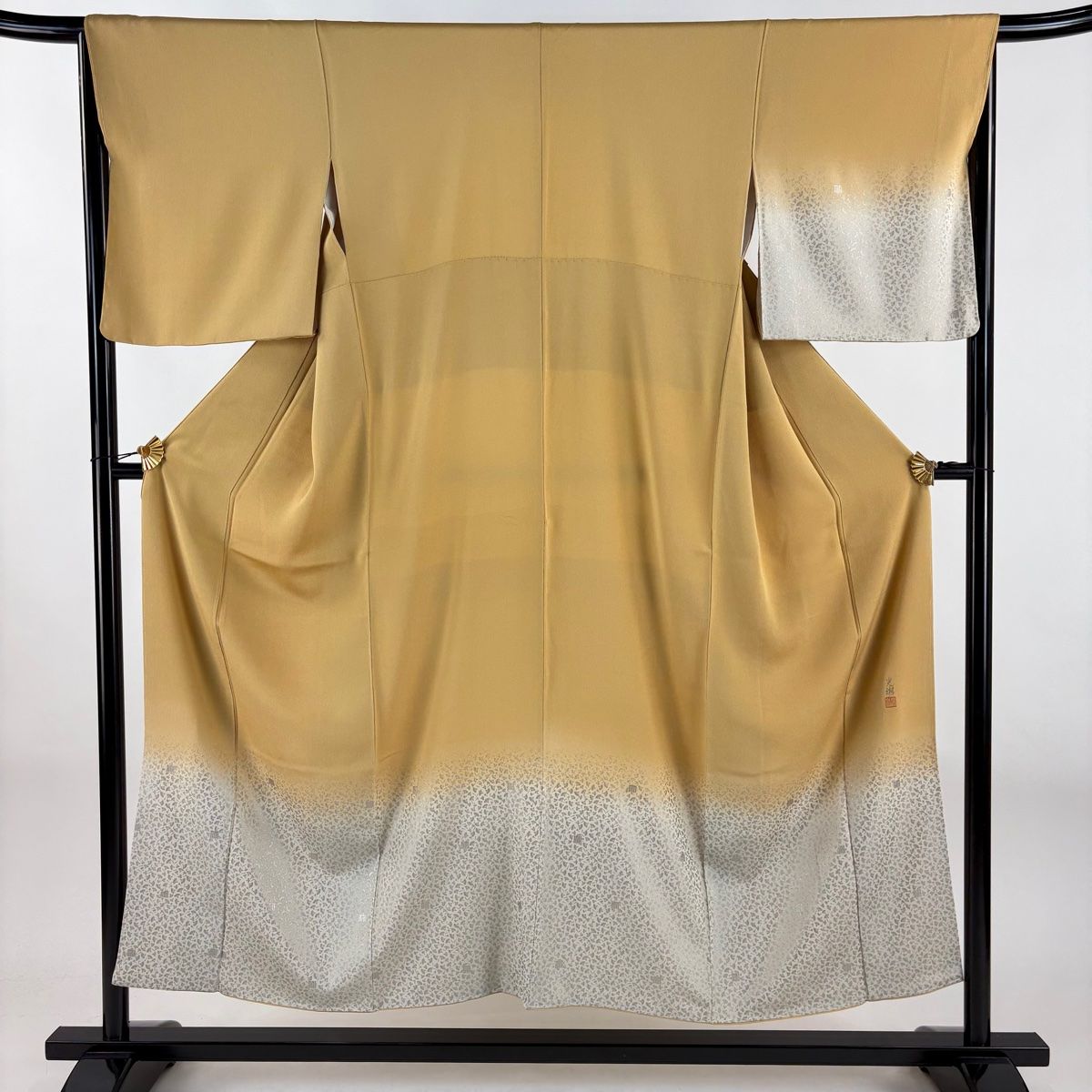 付下げ 身丈151.5cm 裄丈65.5cm M 袷 松尾光琳 落款 檜扇 源氏香 銀彩 ぼかし 山吹茶色 正絹 秀品