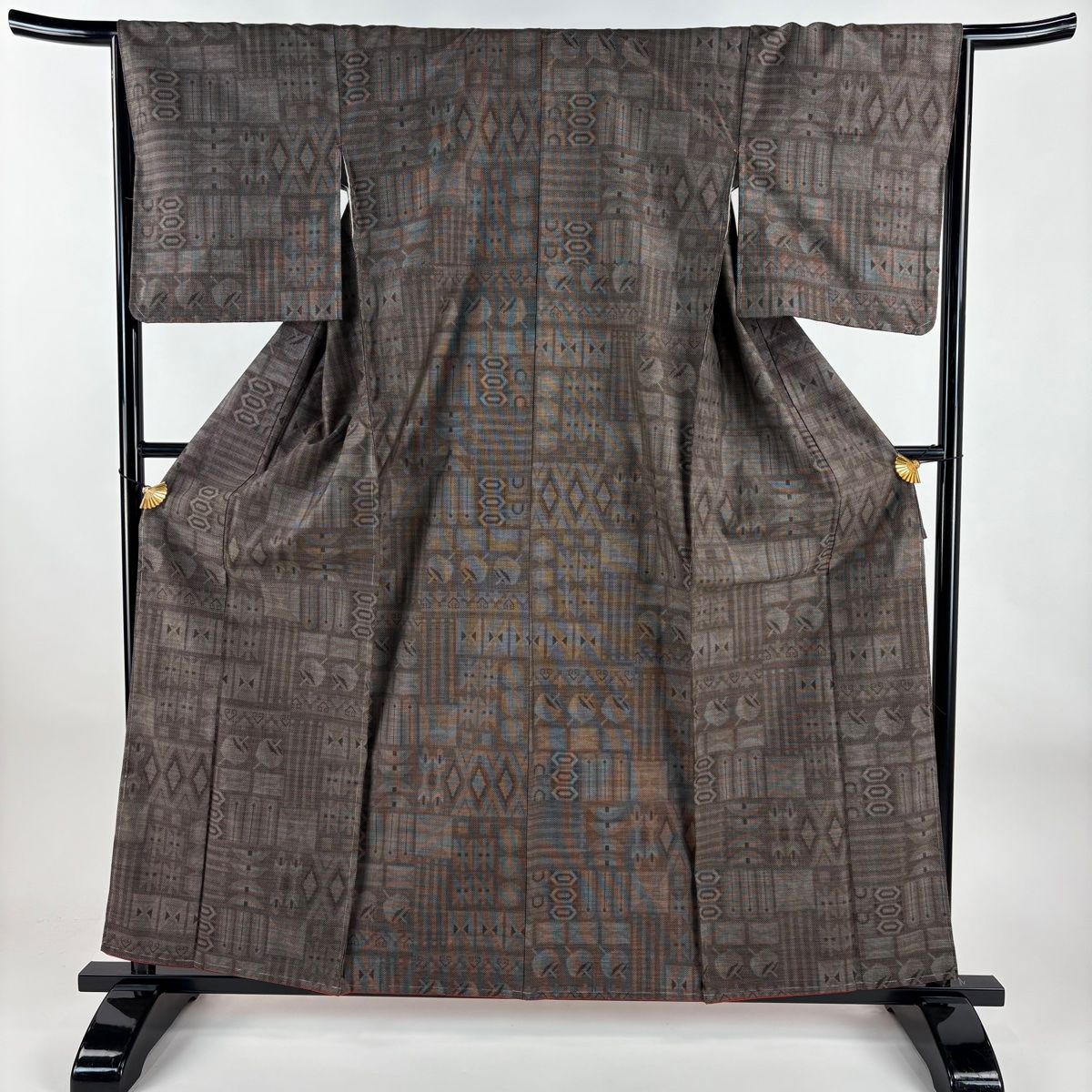 紬 身丈159.5cm 裄丈66cm M 袷 糸巻き 幾何学模様 焦茶色 正絹 秀品