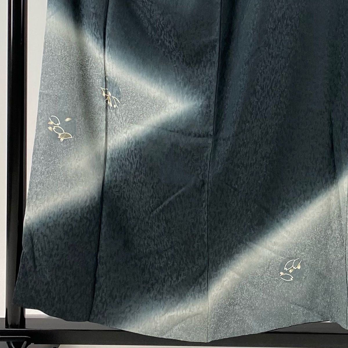 付下げ 身丈156.5cm 裄丈67cm M 袷 林淳一 落款 桜の花びら 幾何学 金彩 深緑 正絹