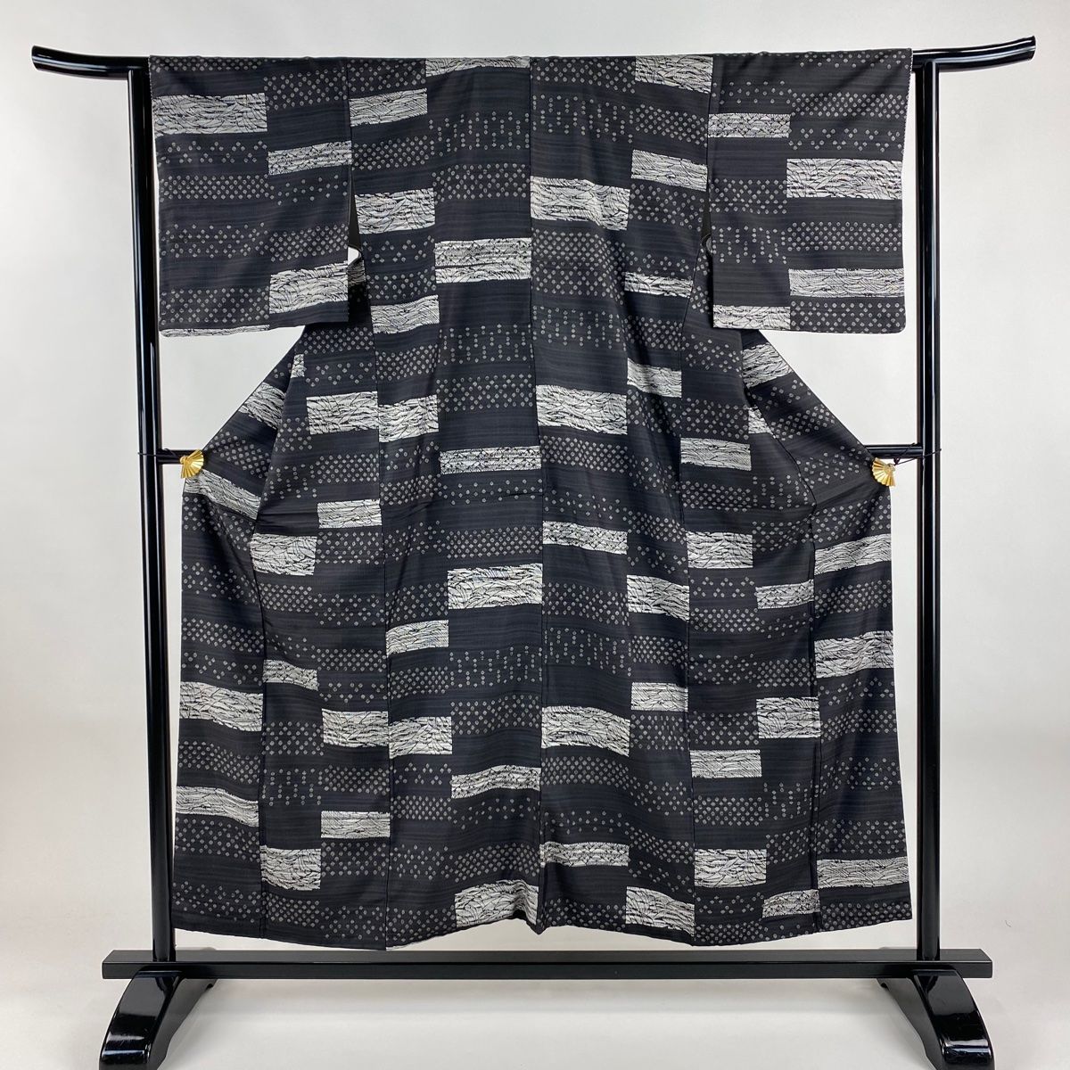 小紋 身丈155cm 裄丈64cm M 袷 紬地 葉柄 波 黒灰 正絹