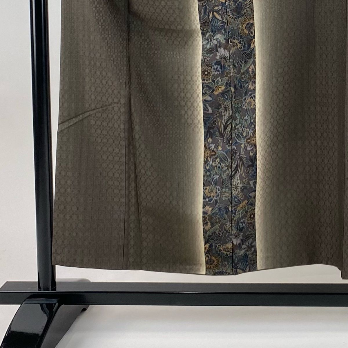 小紋 身丈155.5cm 裄丈64.5cm M 袷 紬地 草花 鳥 ぼかし 焦茶色 正絹