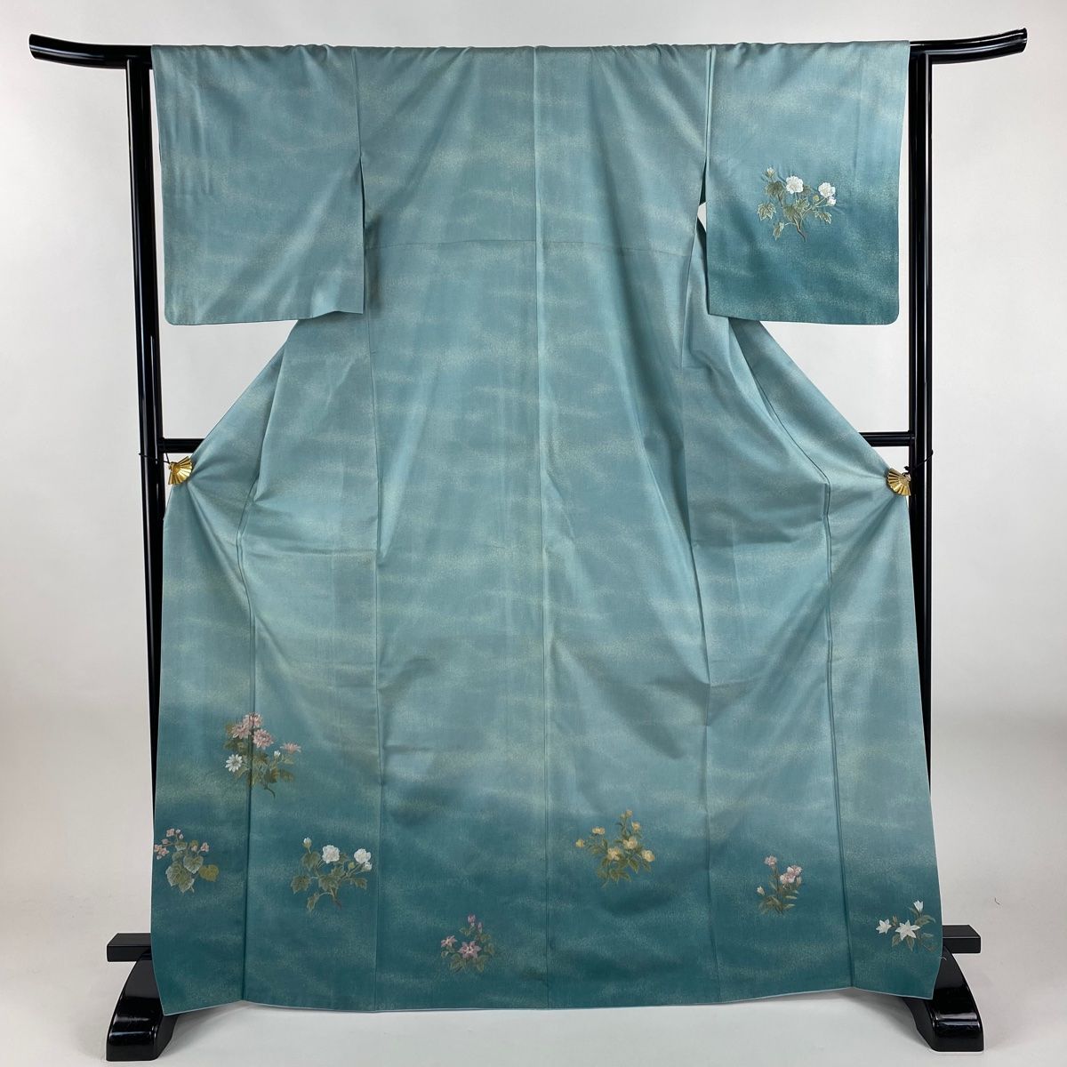 付下げ 身丈170cm 裄丈64cm M 袷 大島紬地 証紙 草花 刺繍 ぼかし 薄緑 正絹