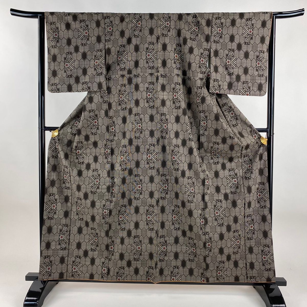 大島紬 身丈160cm 裄丈65cm M 袷 純泥染 証紙 亀甲 焦茶色 正絹