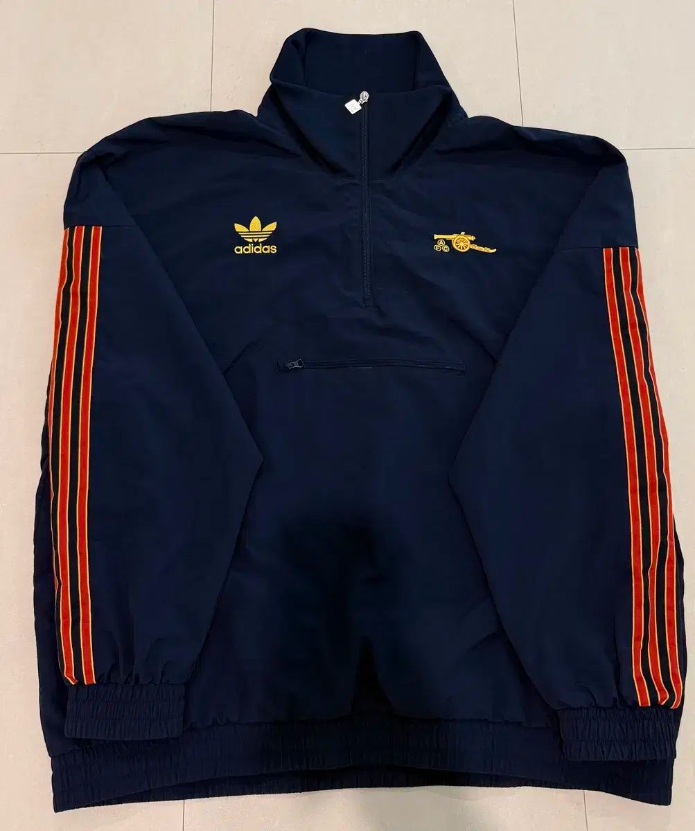 アディダス プルオーバー