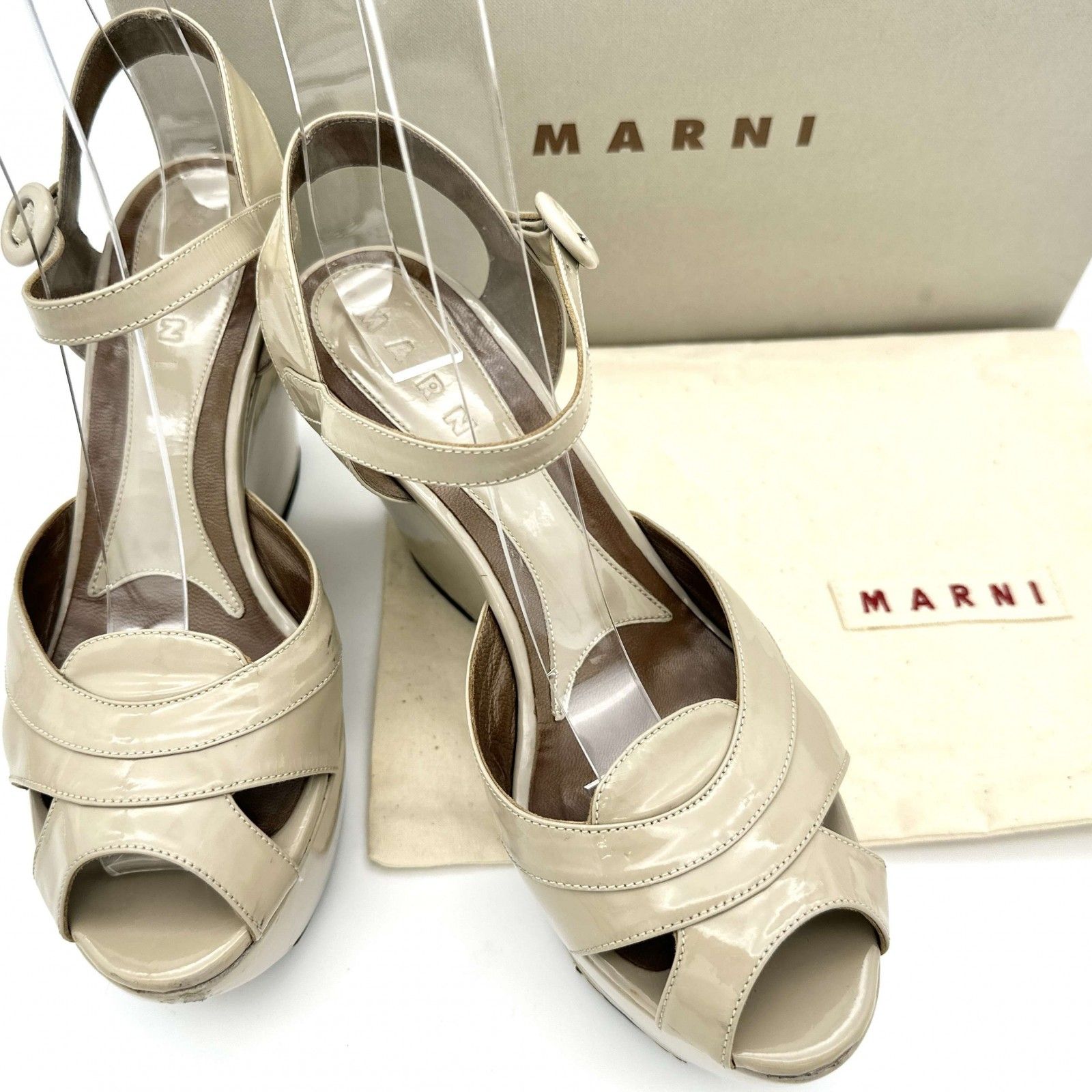 Marni 厚底サンダル エナメル ストラップ グレージュ 1184 A