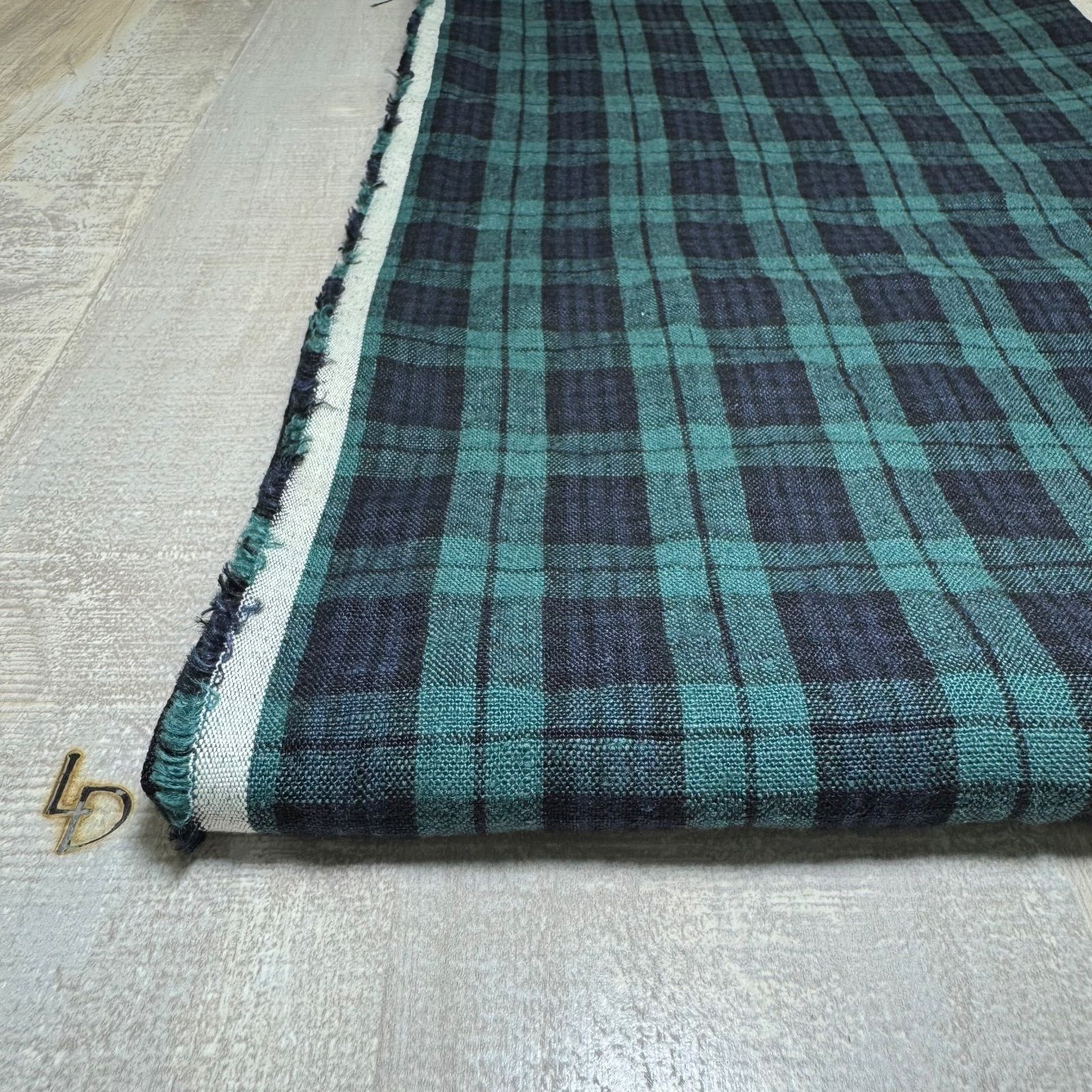 洗いたてリネン生地 厚手のブラックウォッチ １０ｍ反物 ２５番手リネン100％の麻生地チェックのリネン 湯洗いタンブラー仕上げ 水通し不用リネン タータンチェック リネンドルチェ オープン NEXPOTALLINN_EU