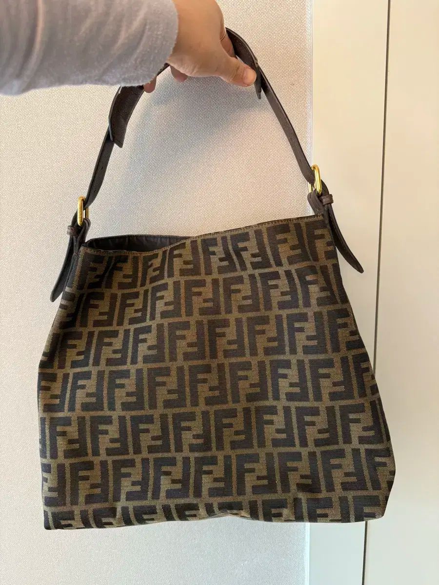 FENDI フェンディ FF ロゴ ショルダーバッグ ブラウン