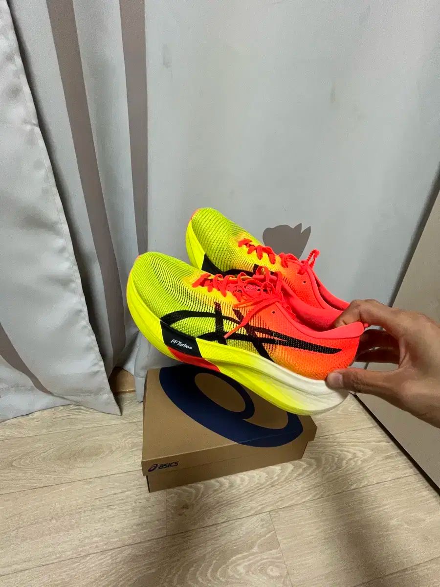 260mm アシックス メタスピード スカイ パリ モデル