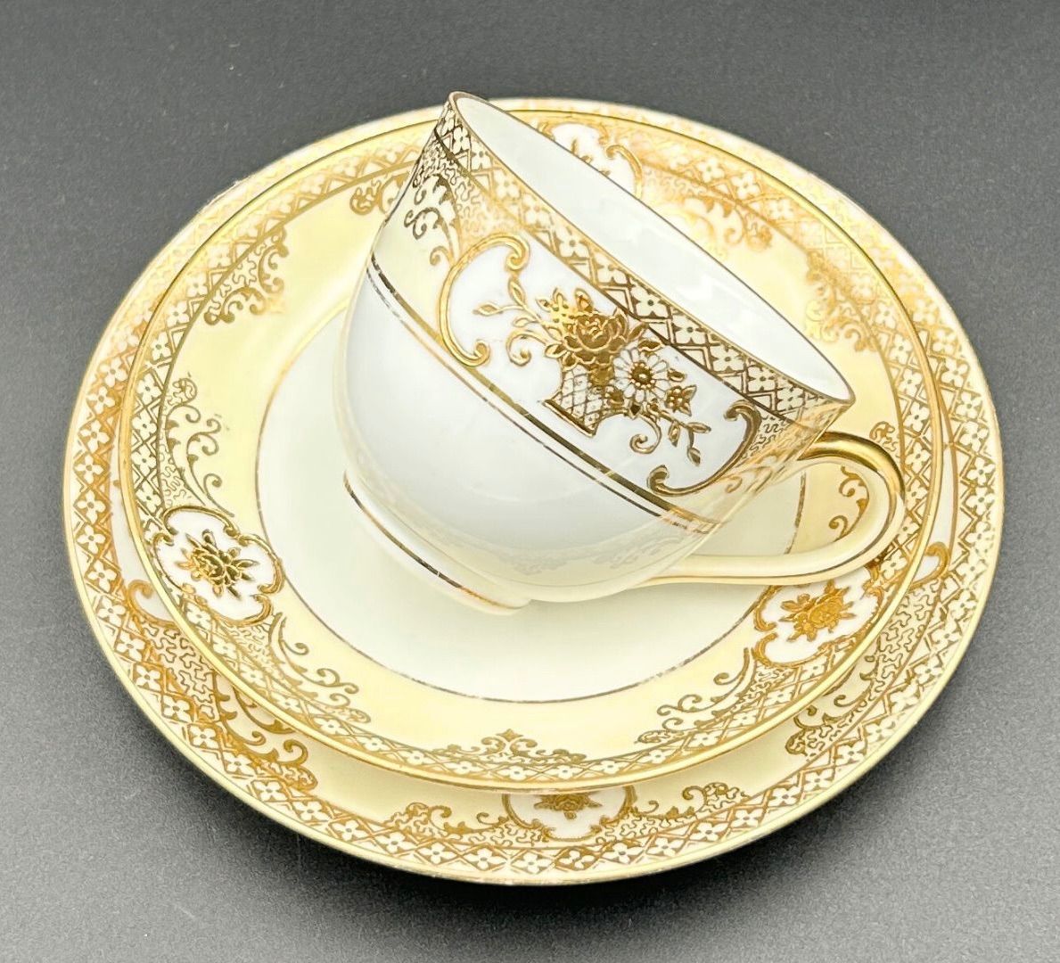 ノリタケ トリオ カップ ソーサー プレート マルキ印 里帰り アンティーク 金盛り 花かご文 大正末期 1920年代 F035