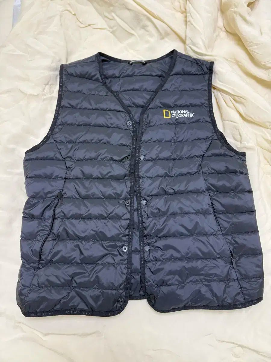 ナショナルジオグラフィック 軽量 ダウン ベスト