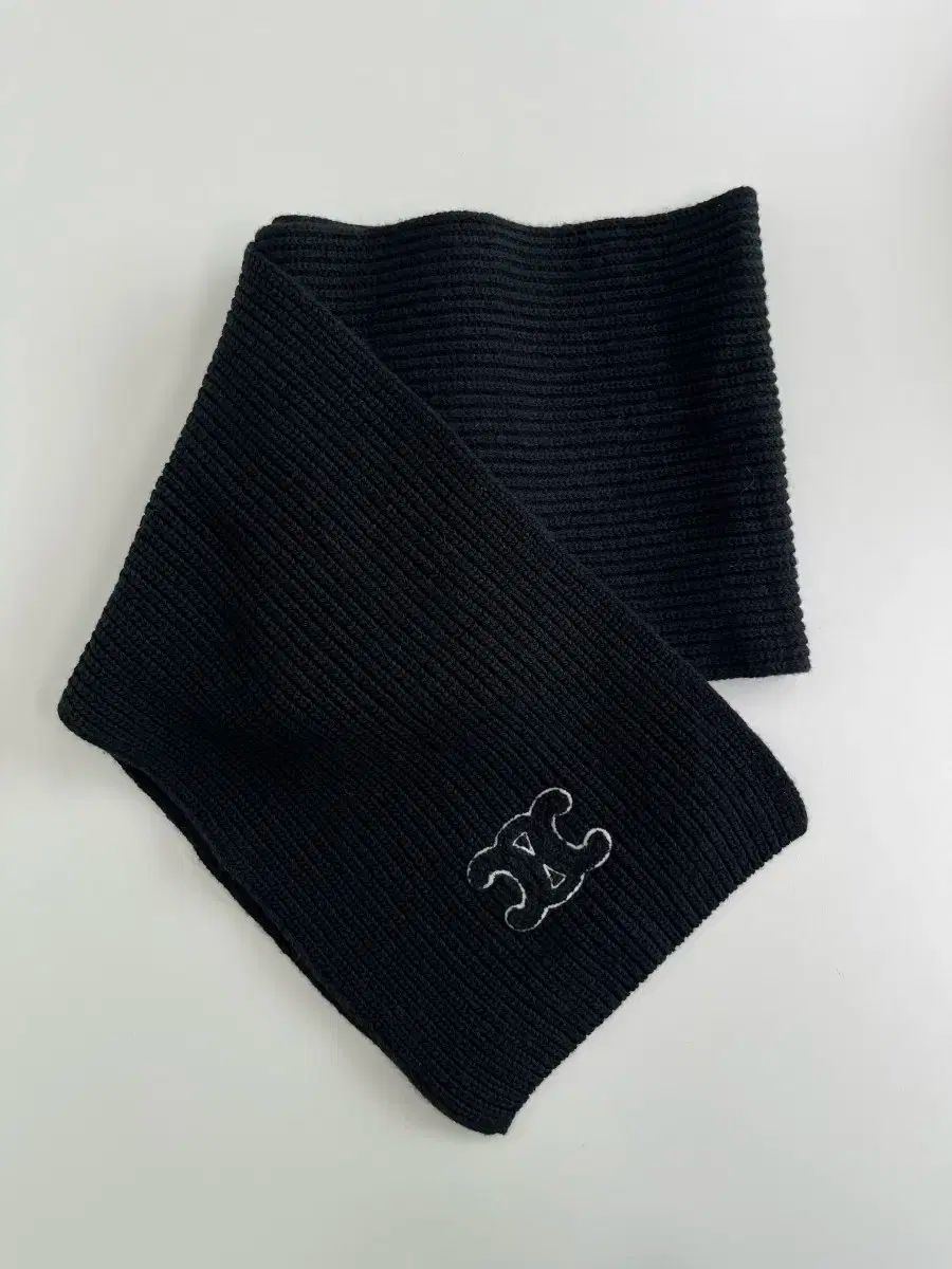 セリーヌ トリオンフ ロゴ 刺繍 マフラー