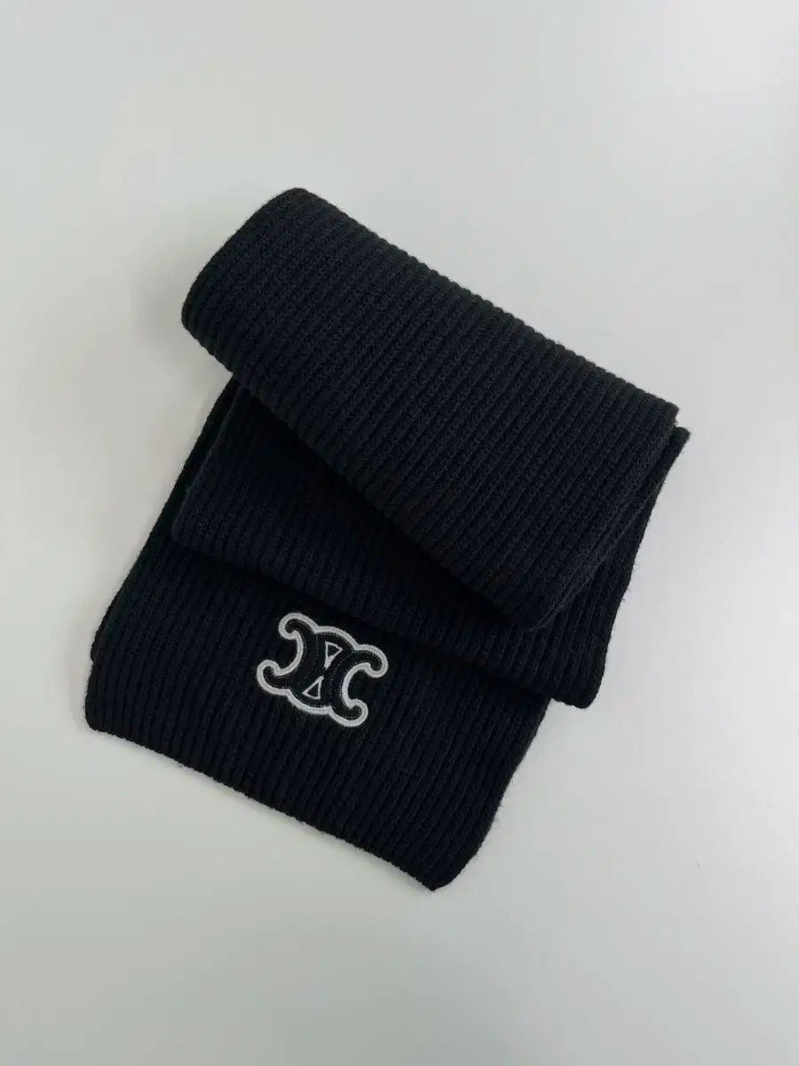 セリーヌ トリオンフ ロゴ 刺繍 マフラー