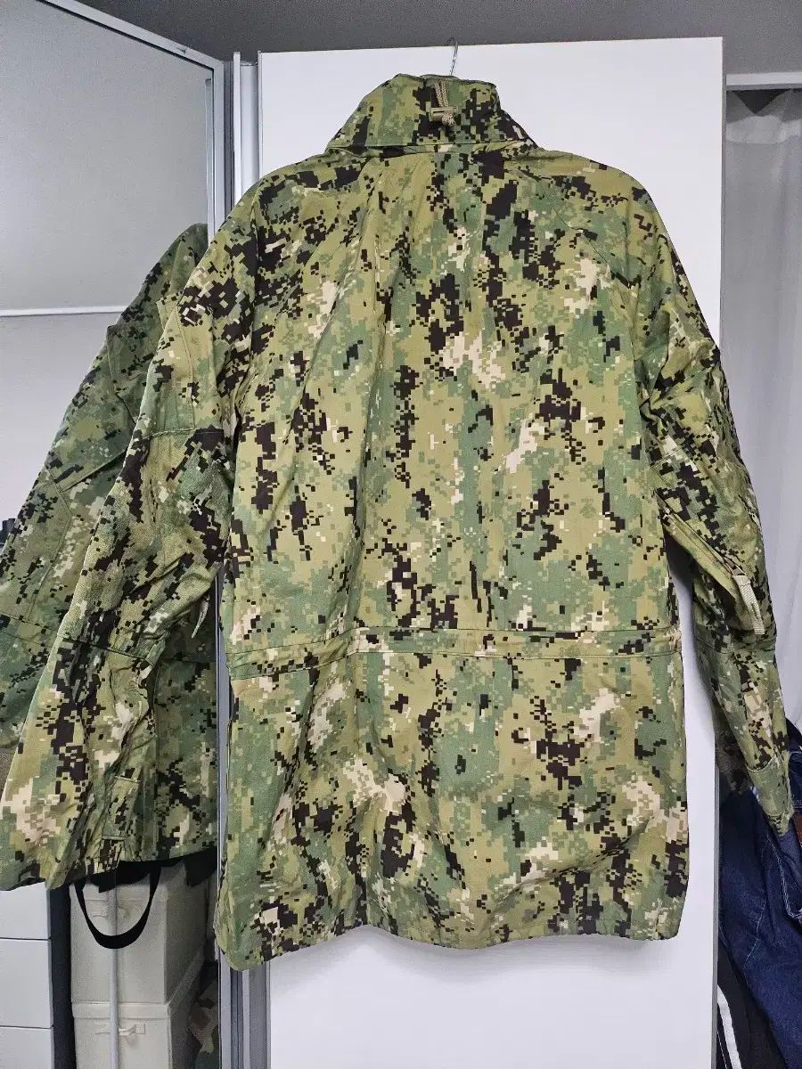 ミリタリー NWU AOR2 ゴアテックス ジャケット - スモール レギュラー 100