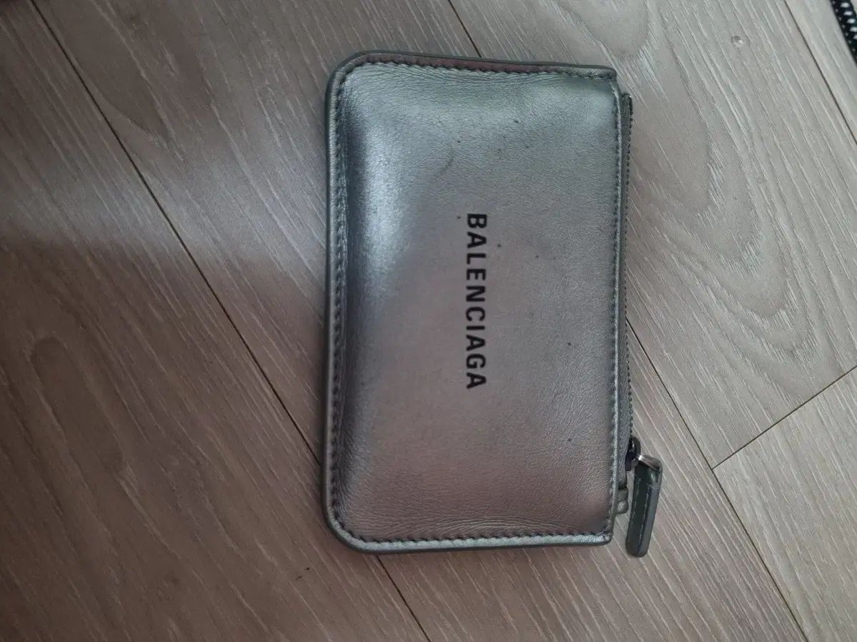 バレンシアガ シルバー 二つ折り財布 カードウォレット