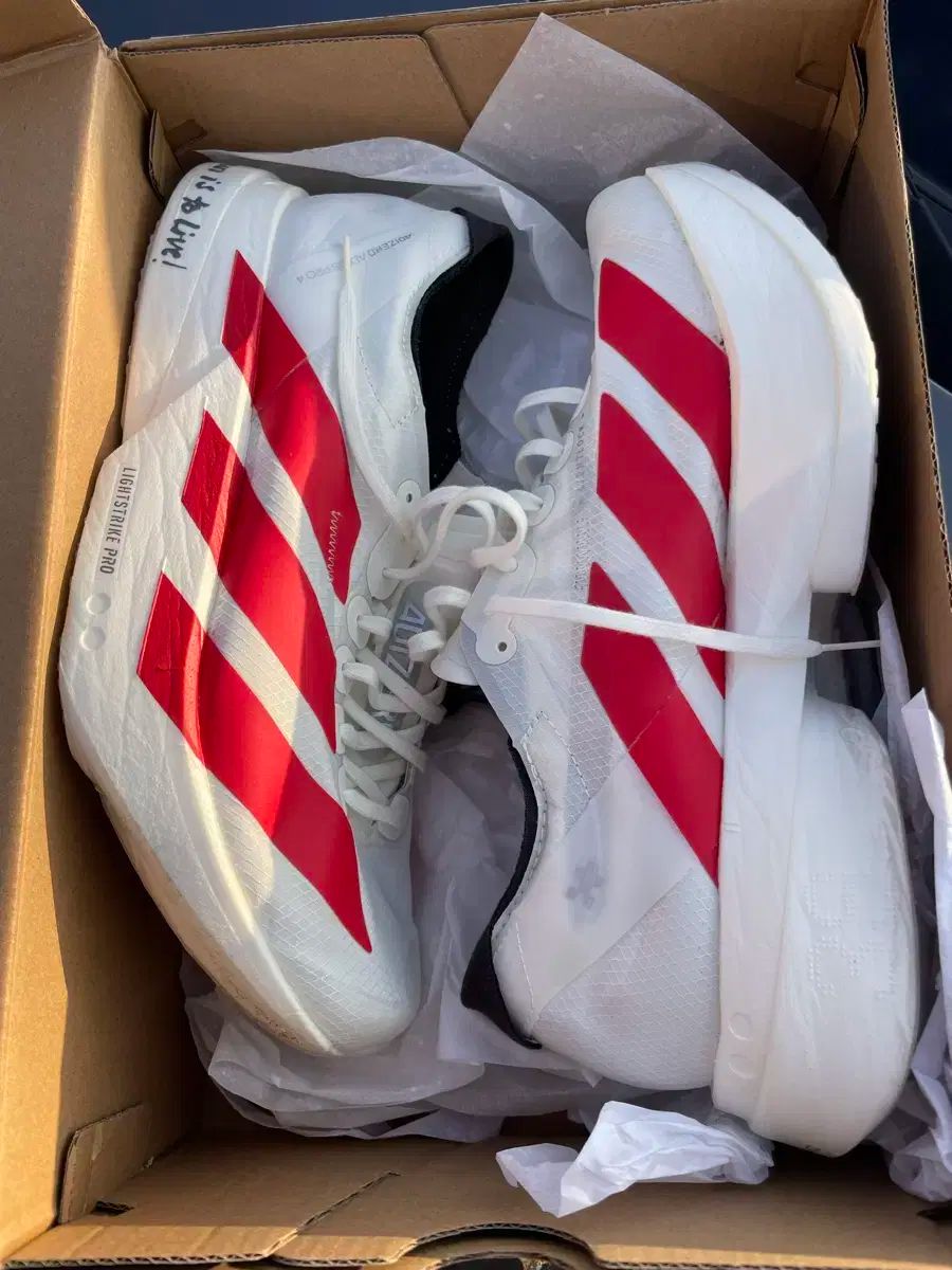 アディダス アディゼロ プロ 4 ランニングシューズ