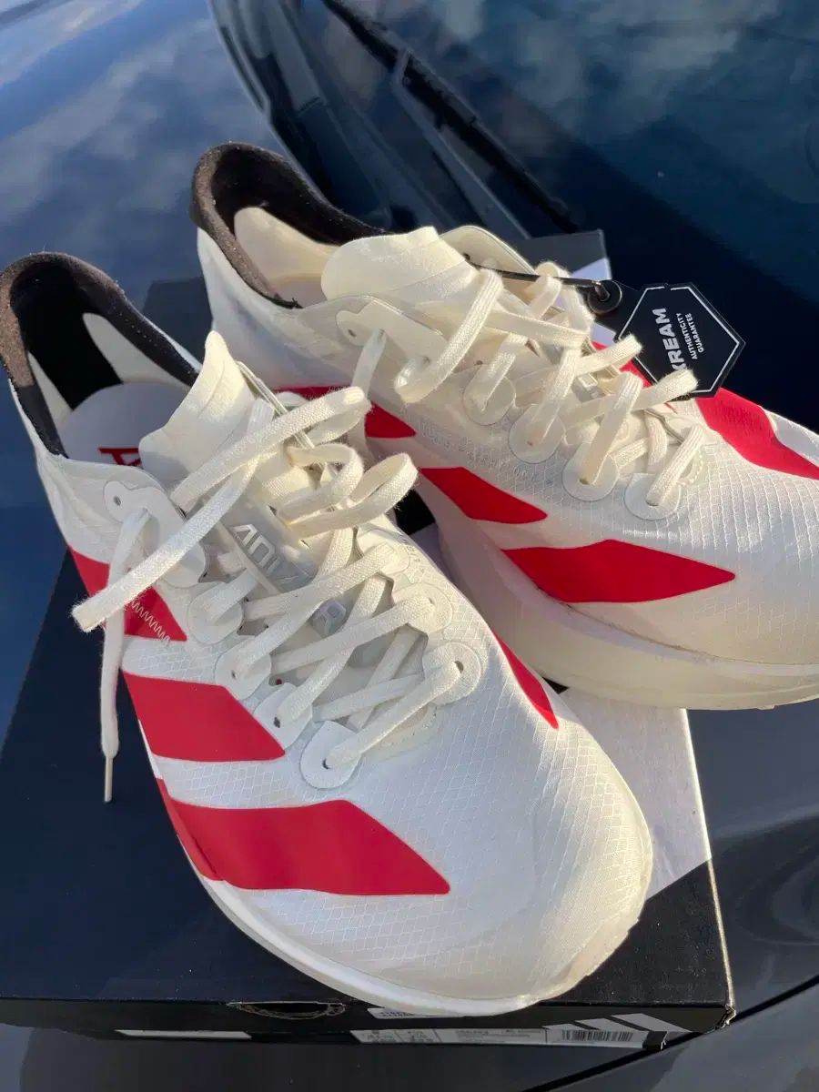 アディダス アディゼロ プロ 4 ランニングシューズ