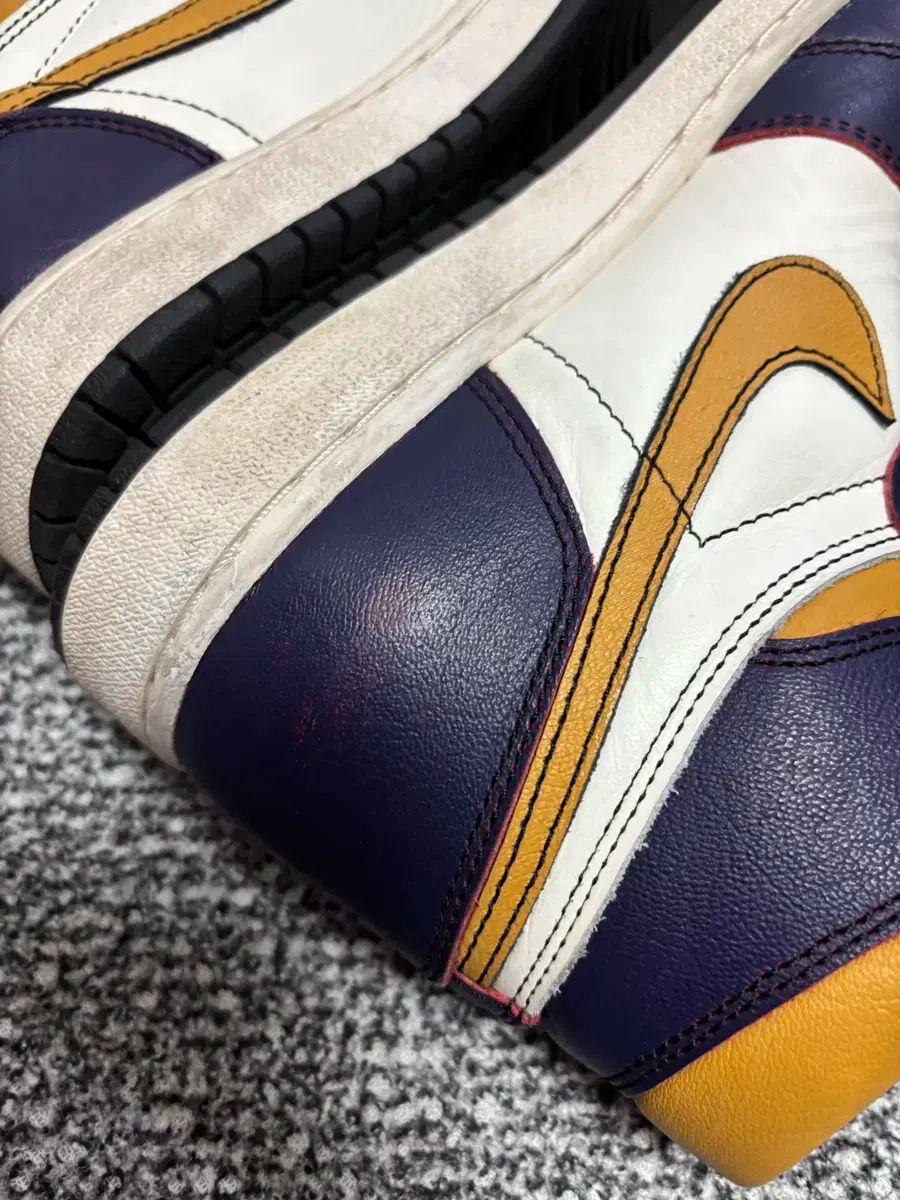  275 ジョーダン1 ハイ ラトゥシ スニーカー 靴