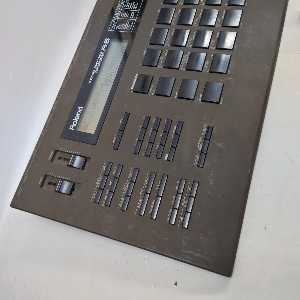 引き取り限定 Roland R-8 Rhythm Composer 動作未 ドラムマシン シーケンサー ローランド 本体のみ z-2351 まで期間限定