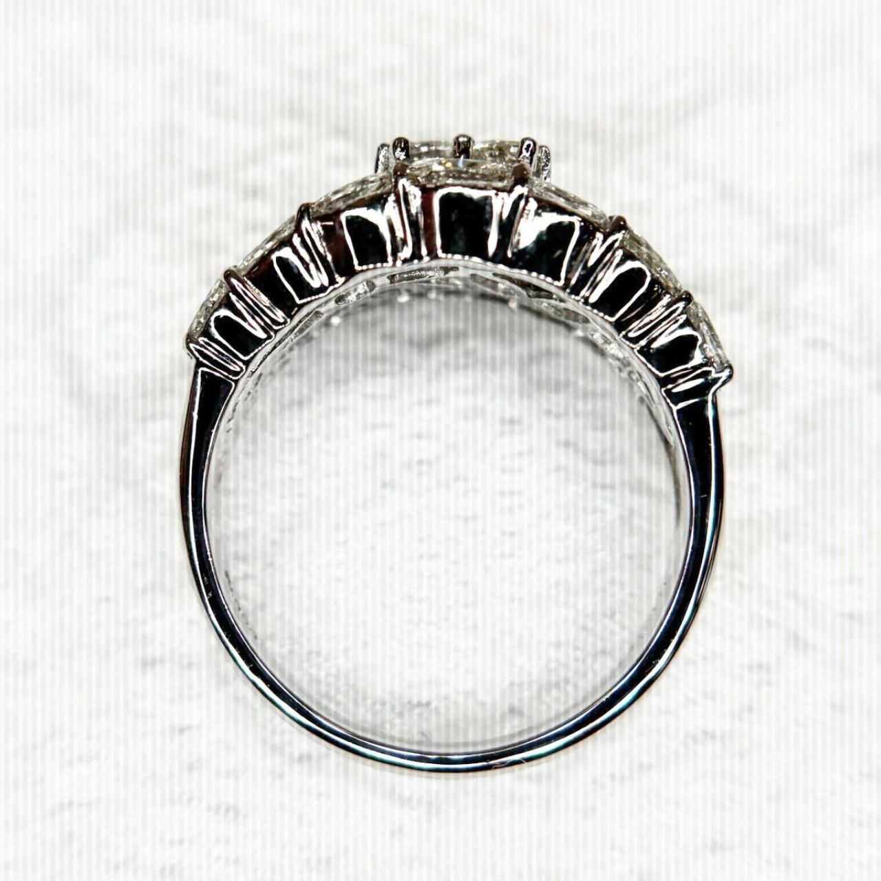 Pt900天然ダイヤ0.705ctリング Pt900 天然 ダイヤモンド 1.67ct リング - メルカリ