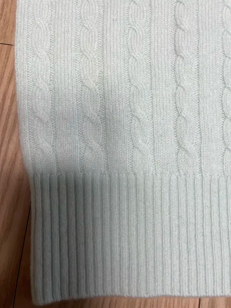 ケーブル セーター