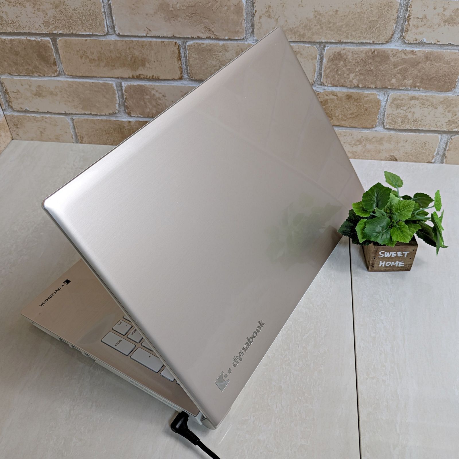 美品】オフィス付き！新品SSD256爆速・第7世代i3高性能☆初心者OK