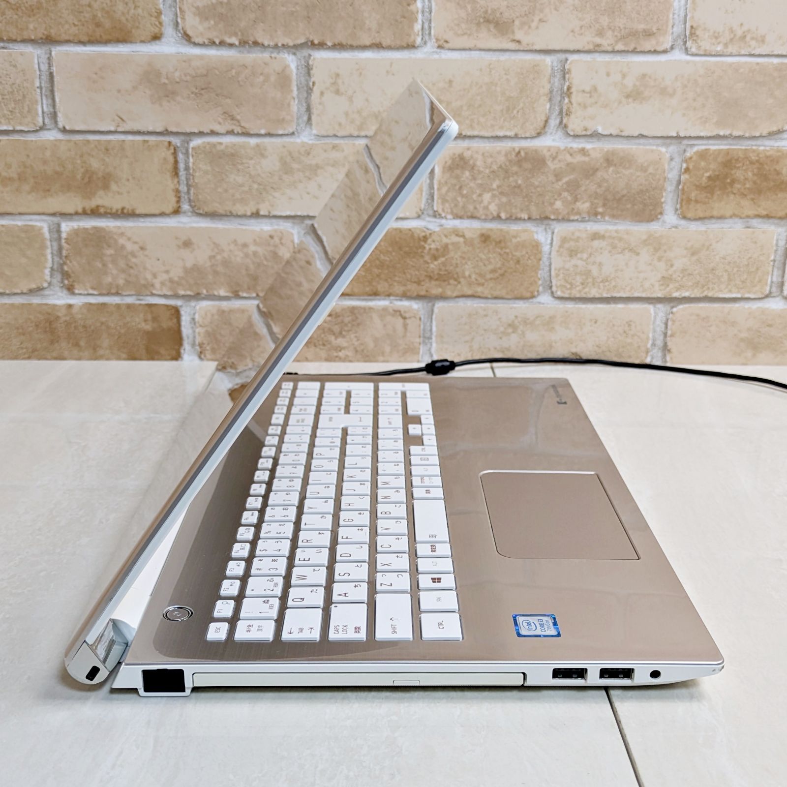 美品】オフィス付き！新品SSD256爆速・第7世代i3高性能☆初心者OK