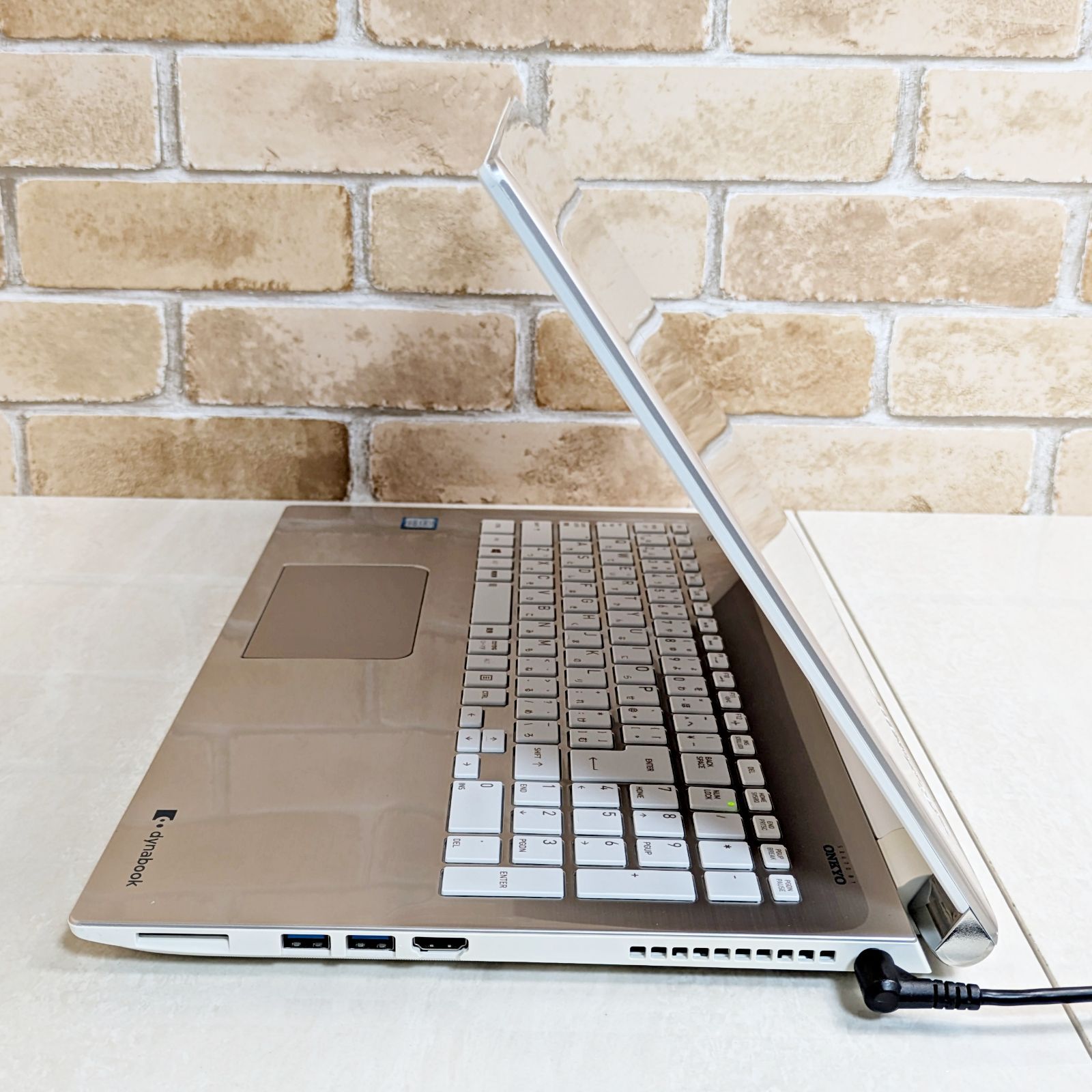 美品】オフィス付き！新品SSD256爆速・第7世代i3高性能☆初心者OK