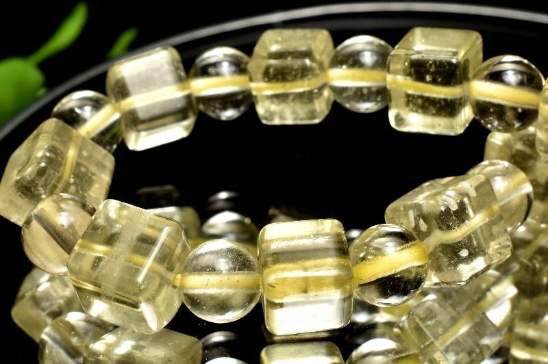 １点物 リビア砂漠の宝 リビアングラス 7x7 丸玉6 mm キューブ ブレスレット パワーストーン 天然石 _MC363