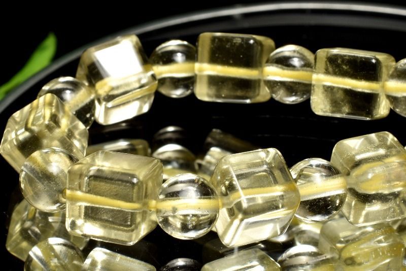 １点物 リビア砂漠の宝 リビアングラス 7x7 丸玉6 mm キューブ ブレスレット パワーストーン 天然石 _MC364