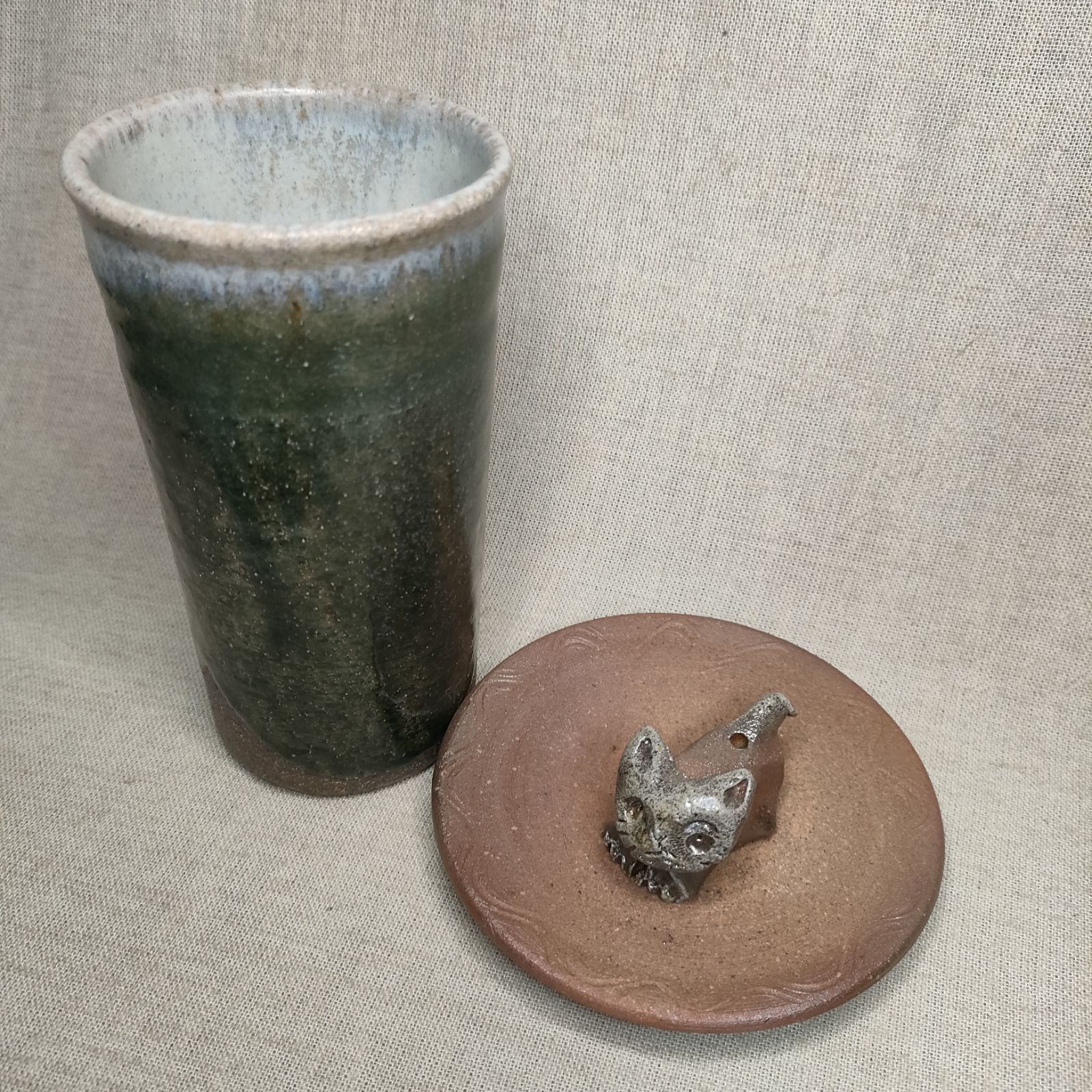 オリベ フリーカップ 唐津焼 山茶窯 緑釉藁白掛け流し 唐津焼 灰被り コップ ３点セット 焼締豆皿 鍵しっぽ猫 箸置き