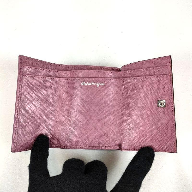 サルヴァトーレフェラガモ 三つ折り財布