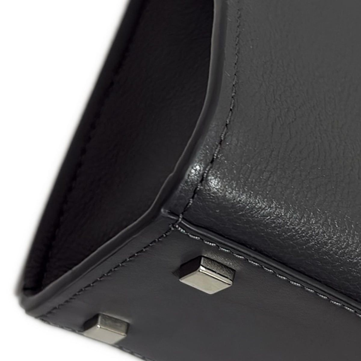 - ダークグレー