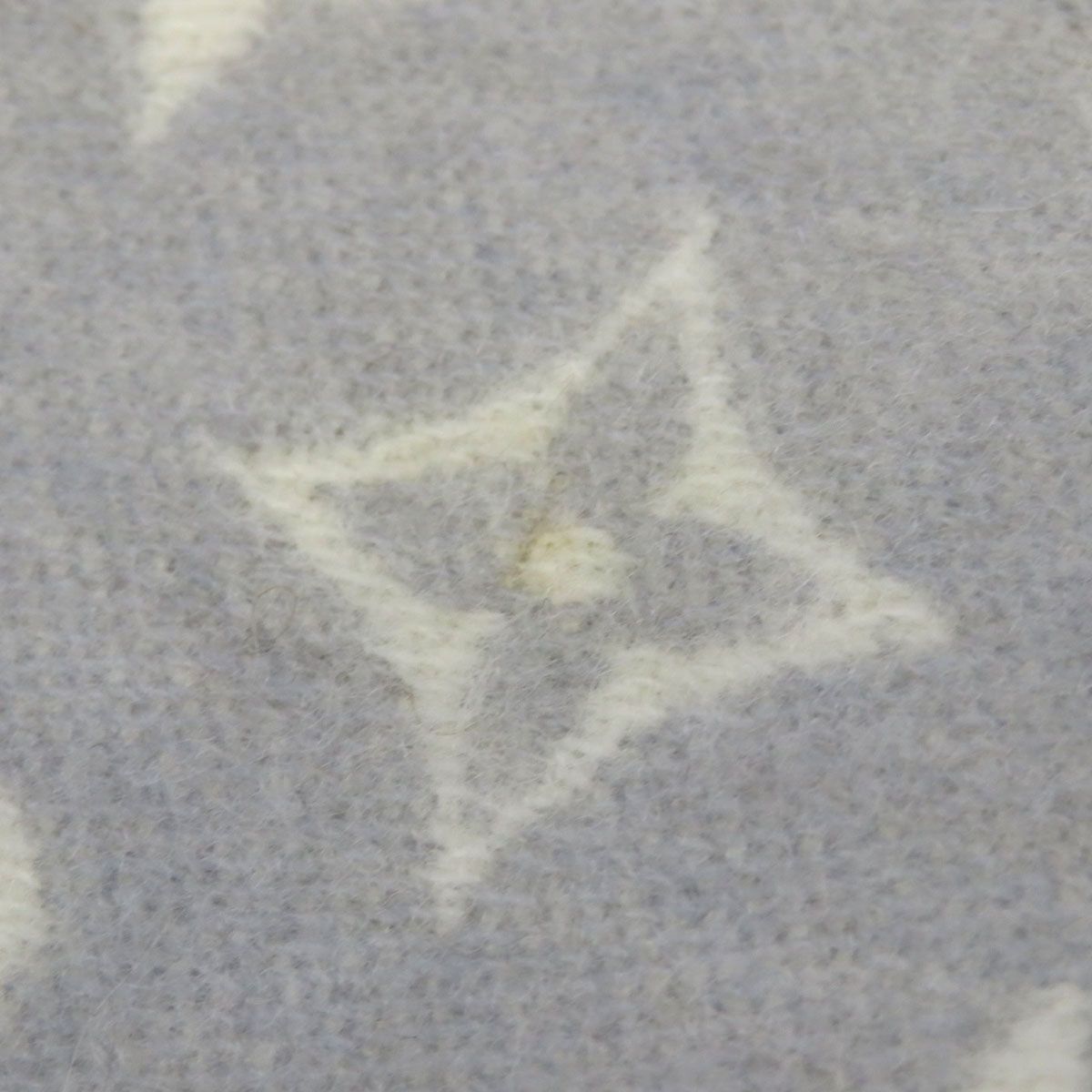 ルイヴィトン ゲーム オン カシミヤ マフラー モノグラム M 77641 ユニセックス ライトグレー ホワイト LOUIS VUITTON アパレル 小物