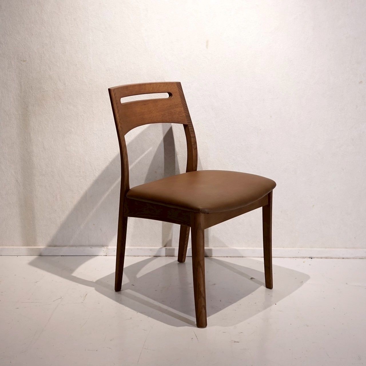 シラカワ Hals ハルス S-R138 ダイニングチェア アームレス チェア 椅子 レザー 北欧 モダン 和モダン 飛騨家具
