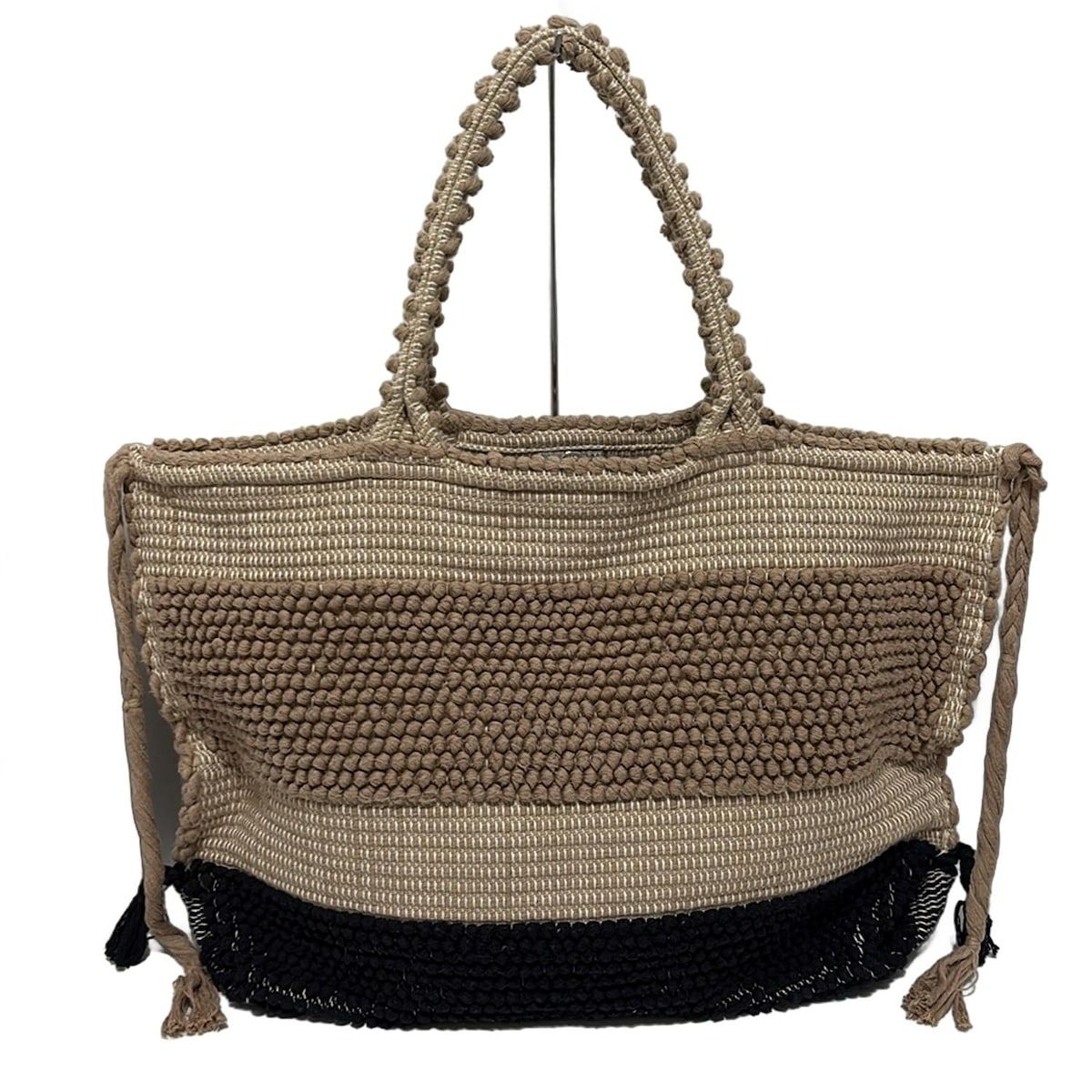 ベージュ×黒×白